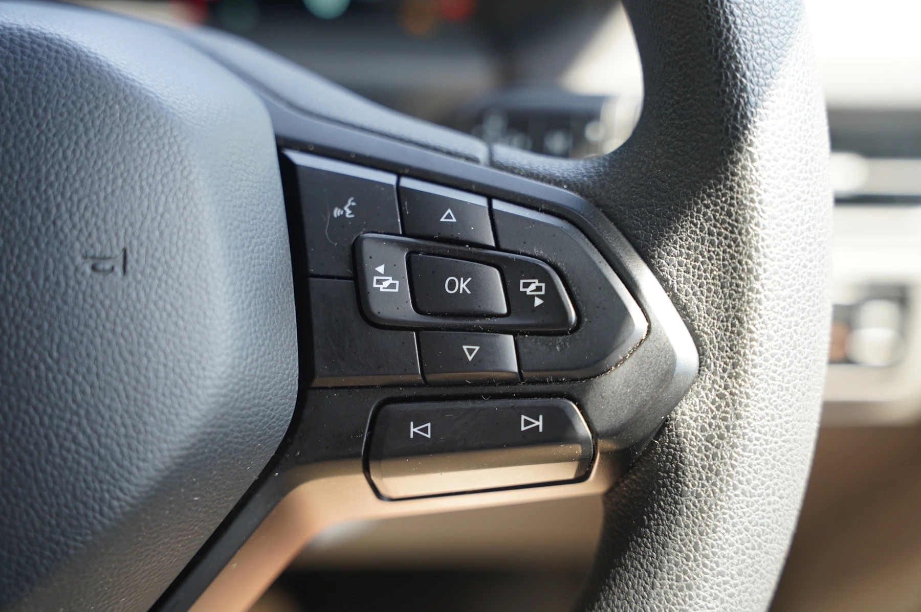Volkswagen-Transporter-image-14