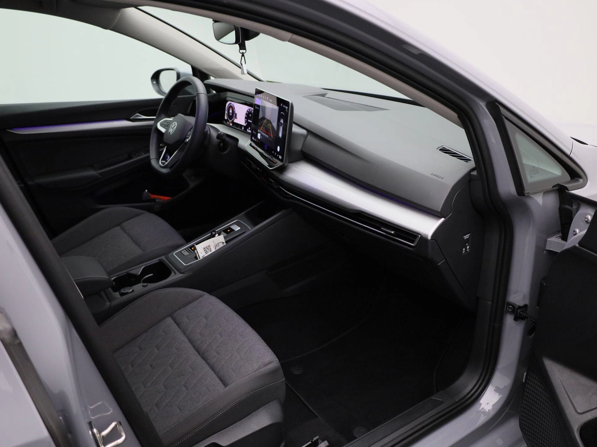 Volkswagen-Golf-image-25