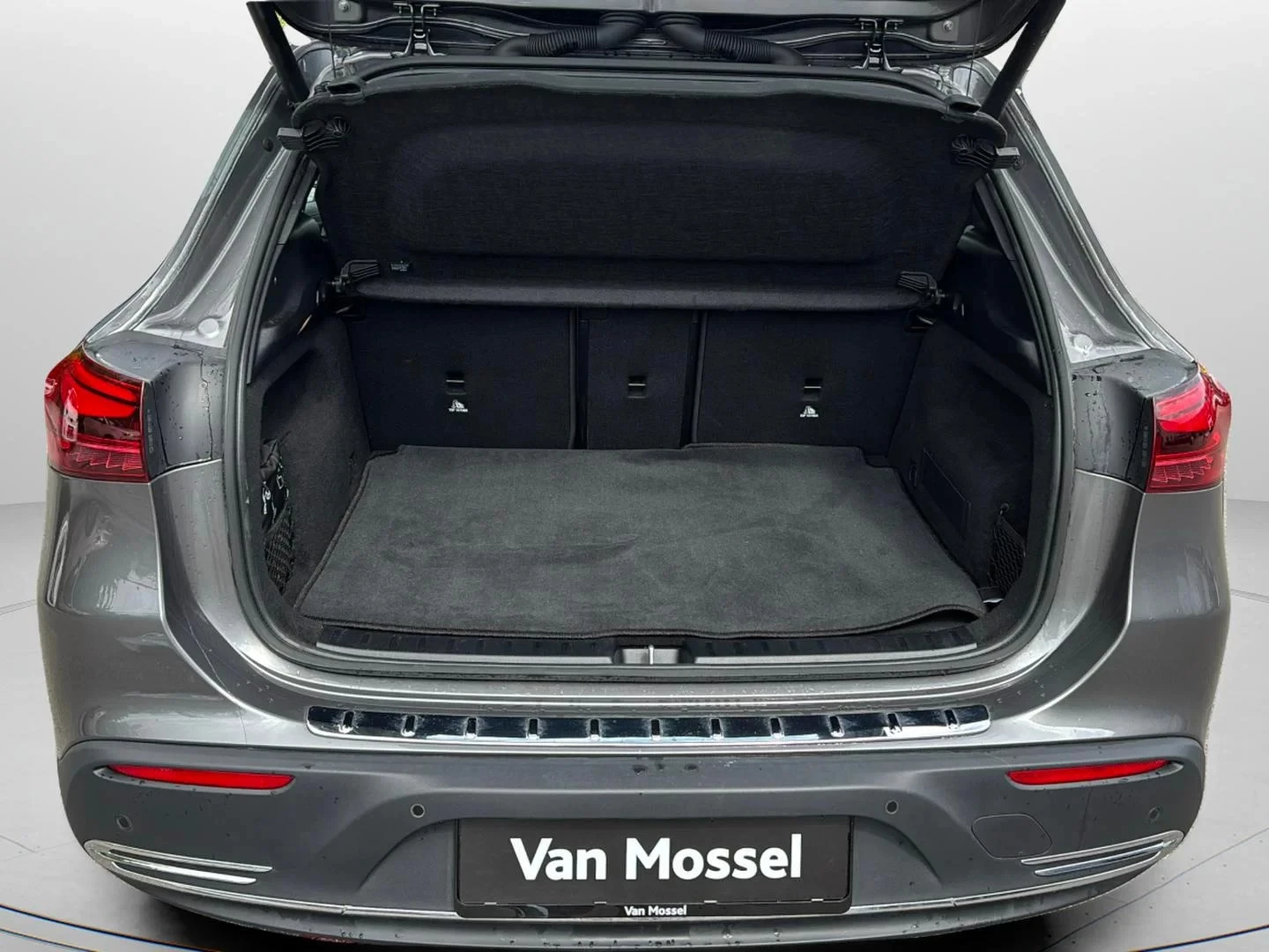 Mercedes-Benz-EQA-image-13