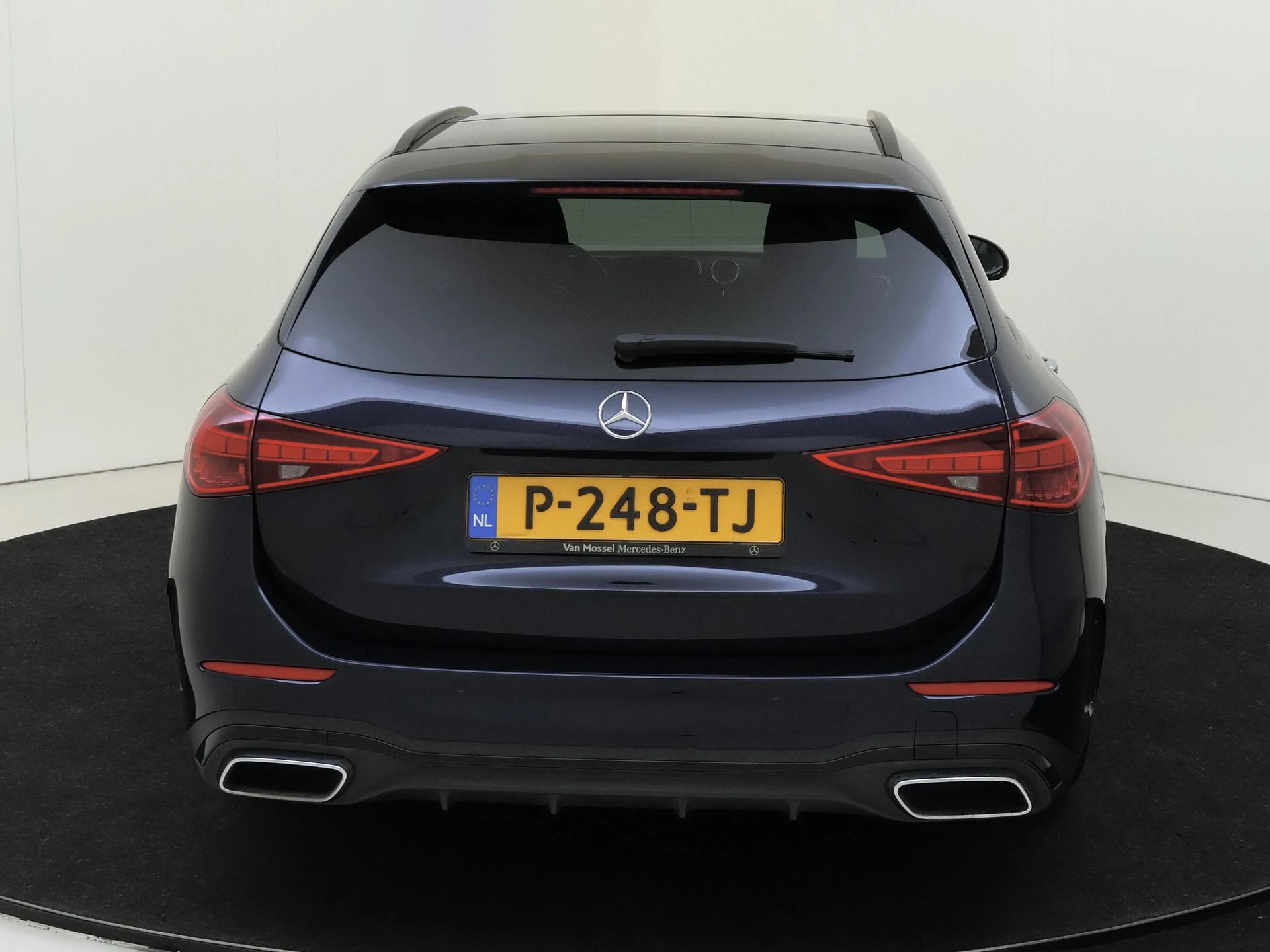 Mercedes-Benz-C-Klasse-image-6