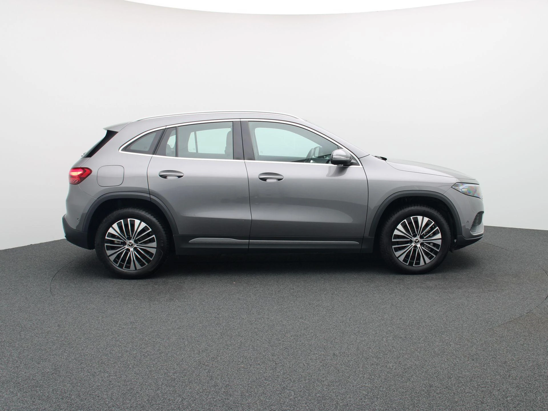 Mercedes-Benz-EQA-image-5