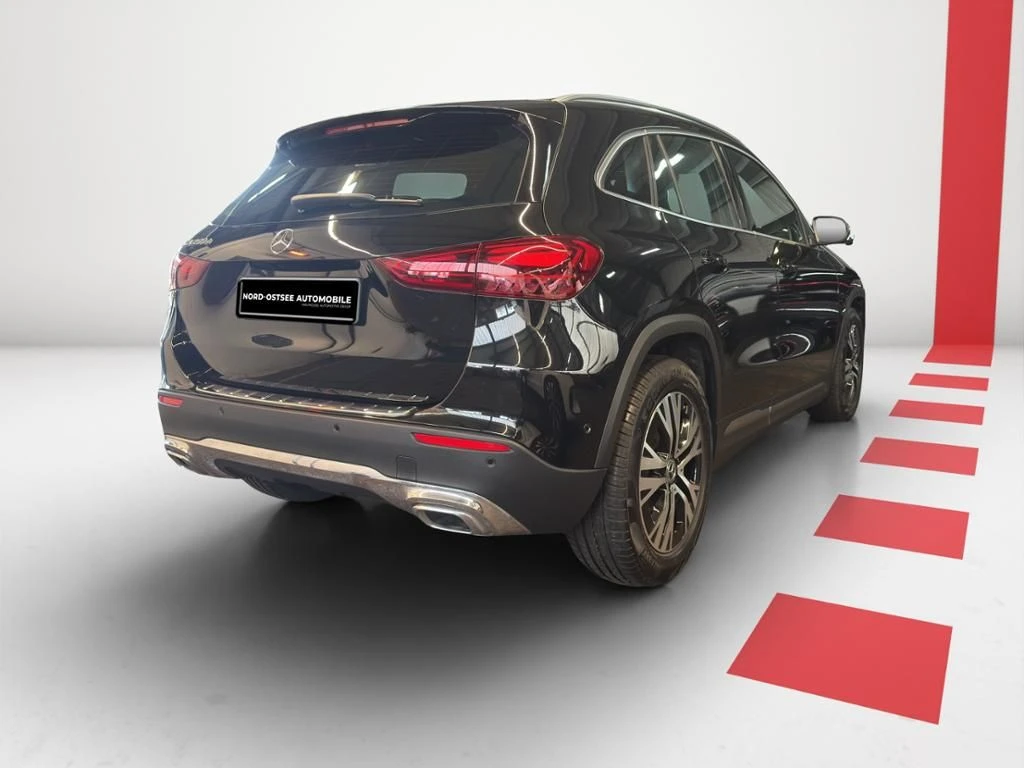Mercedes-Benz-GLA 200 d-image-5