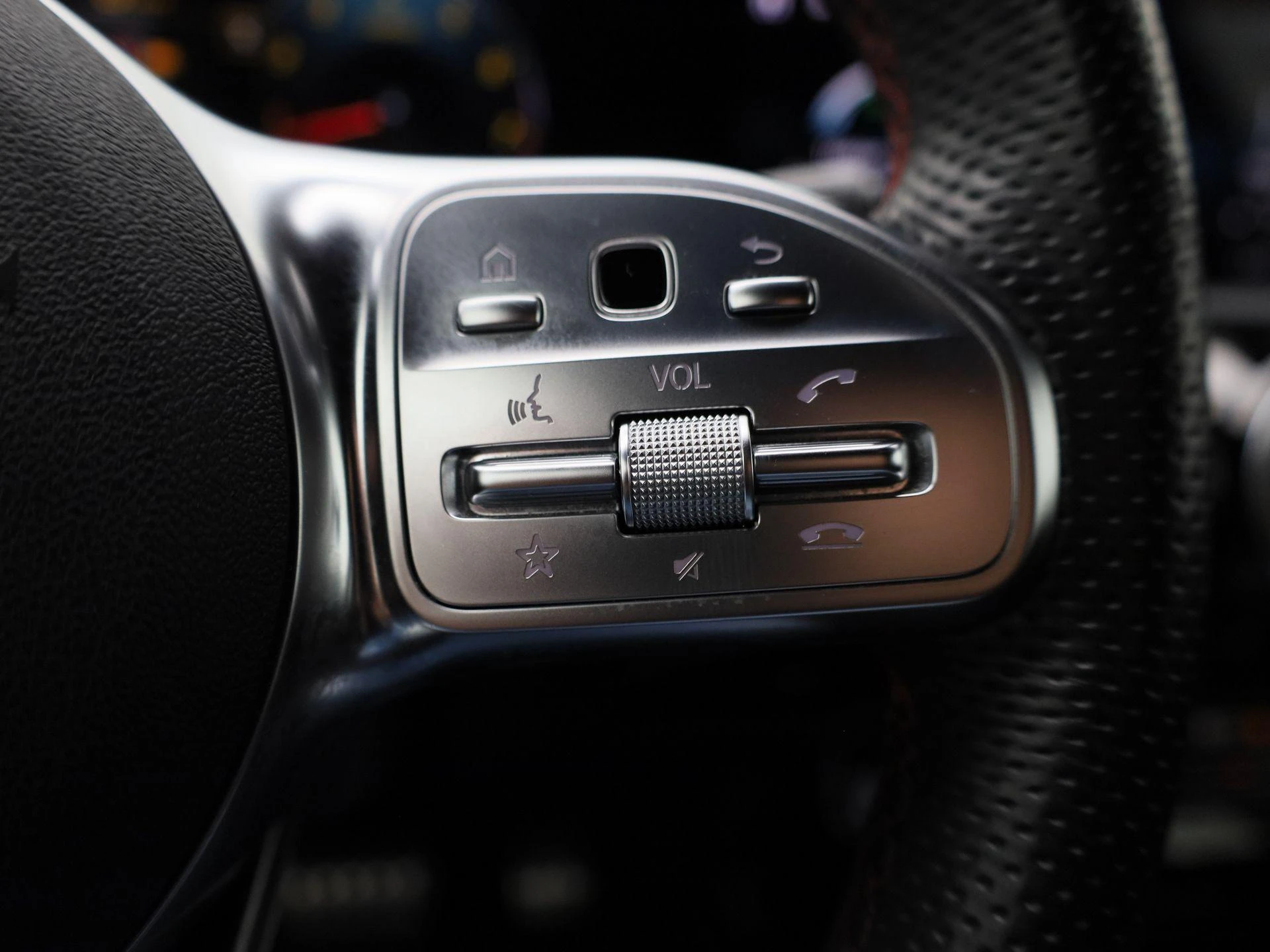 Mercedes-Benz-CLA-image-15