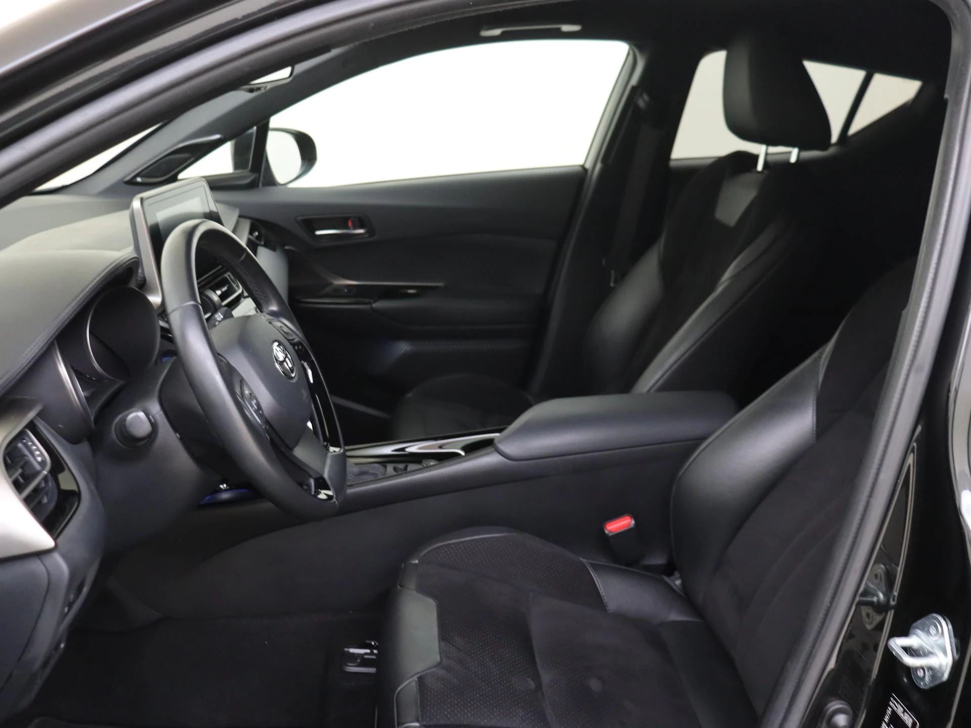 Toyota-C-HR-image-14