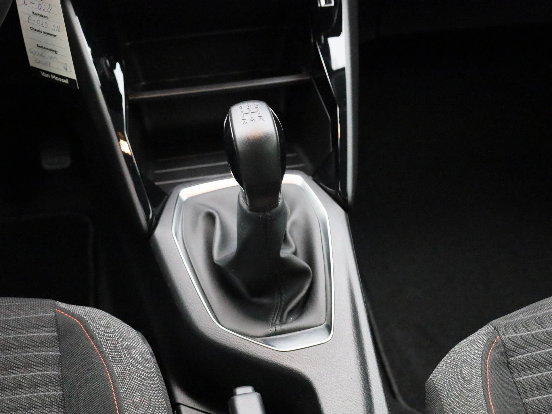 Peugeot-208-image-8