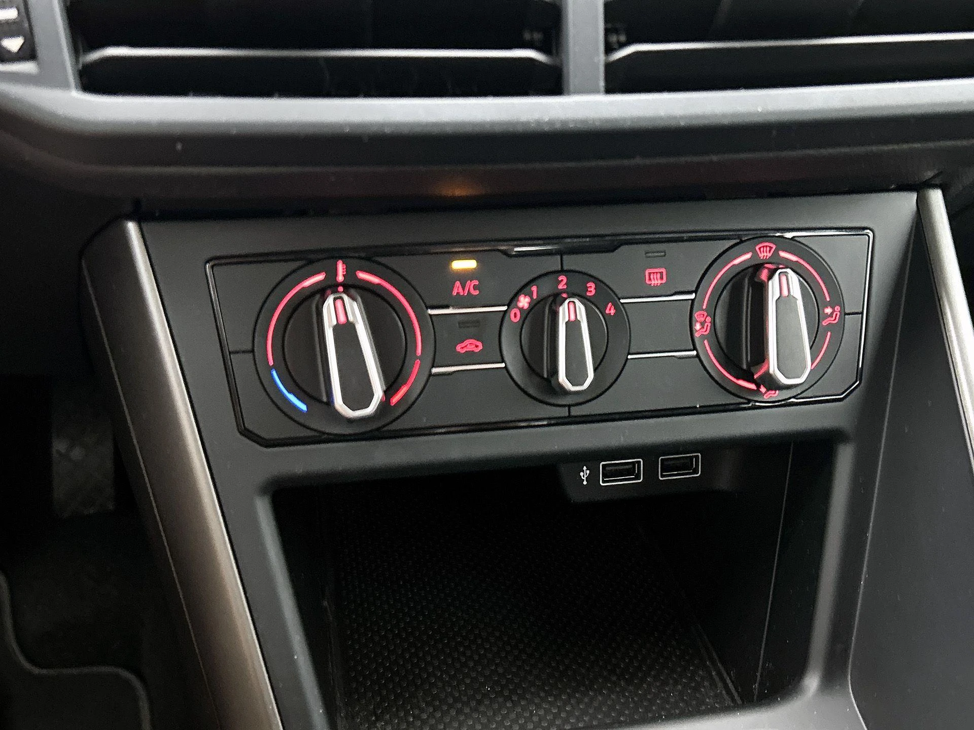 Volkswagen-Polo-image-18