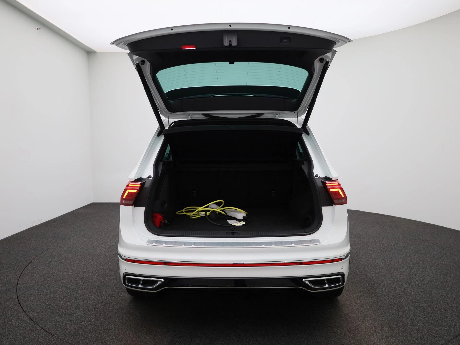 Volkswagen Tiguan 1.4 TSI eHybrid R-Line Business+ 245 PK|
