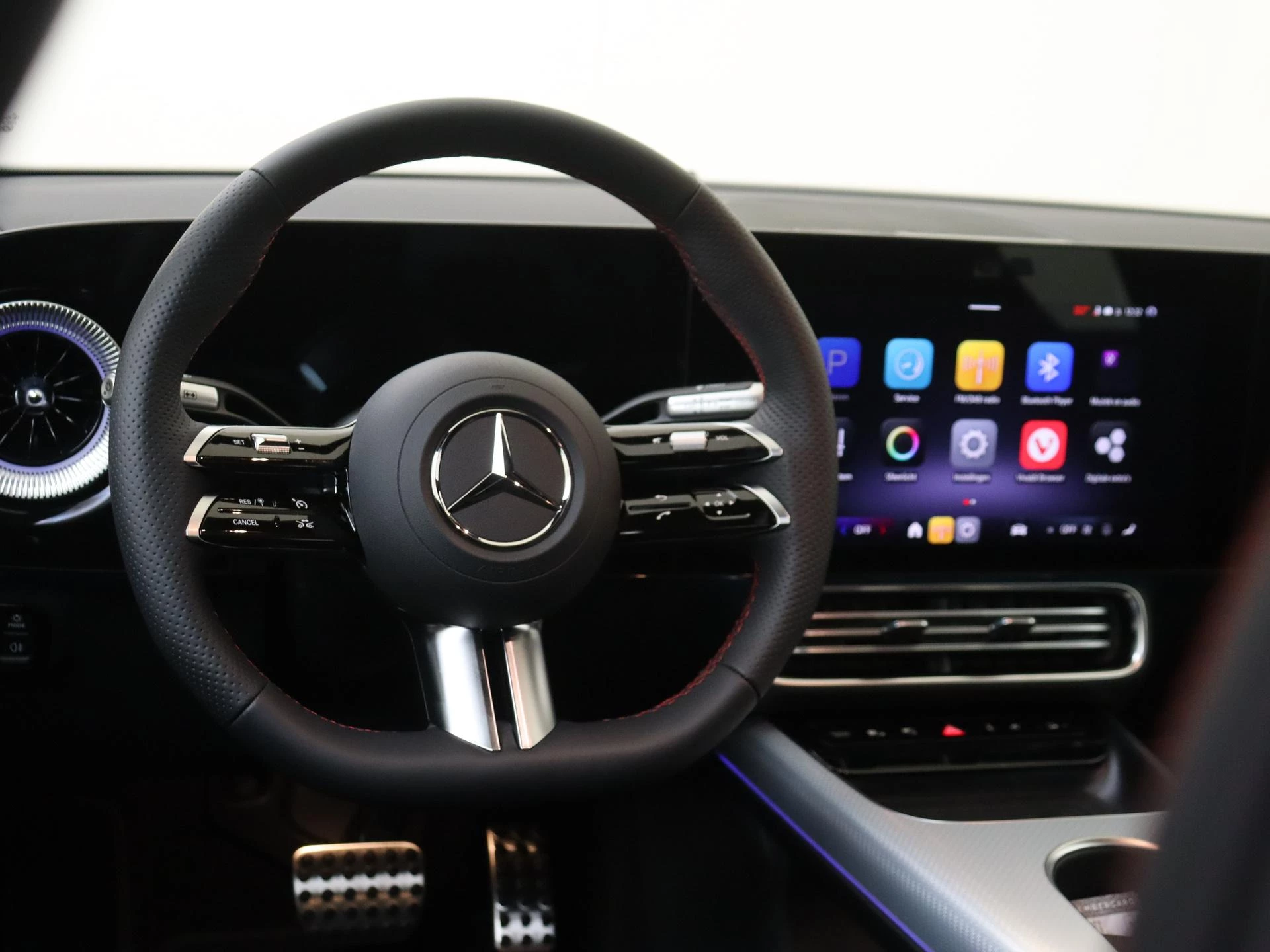 Mercedes-Benz-CLA-image-12