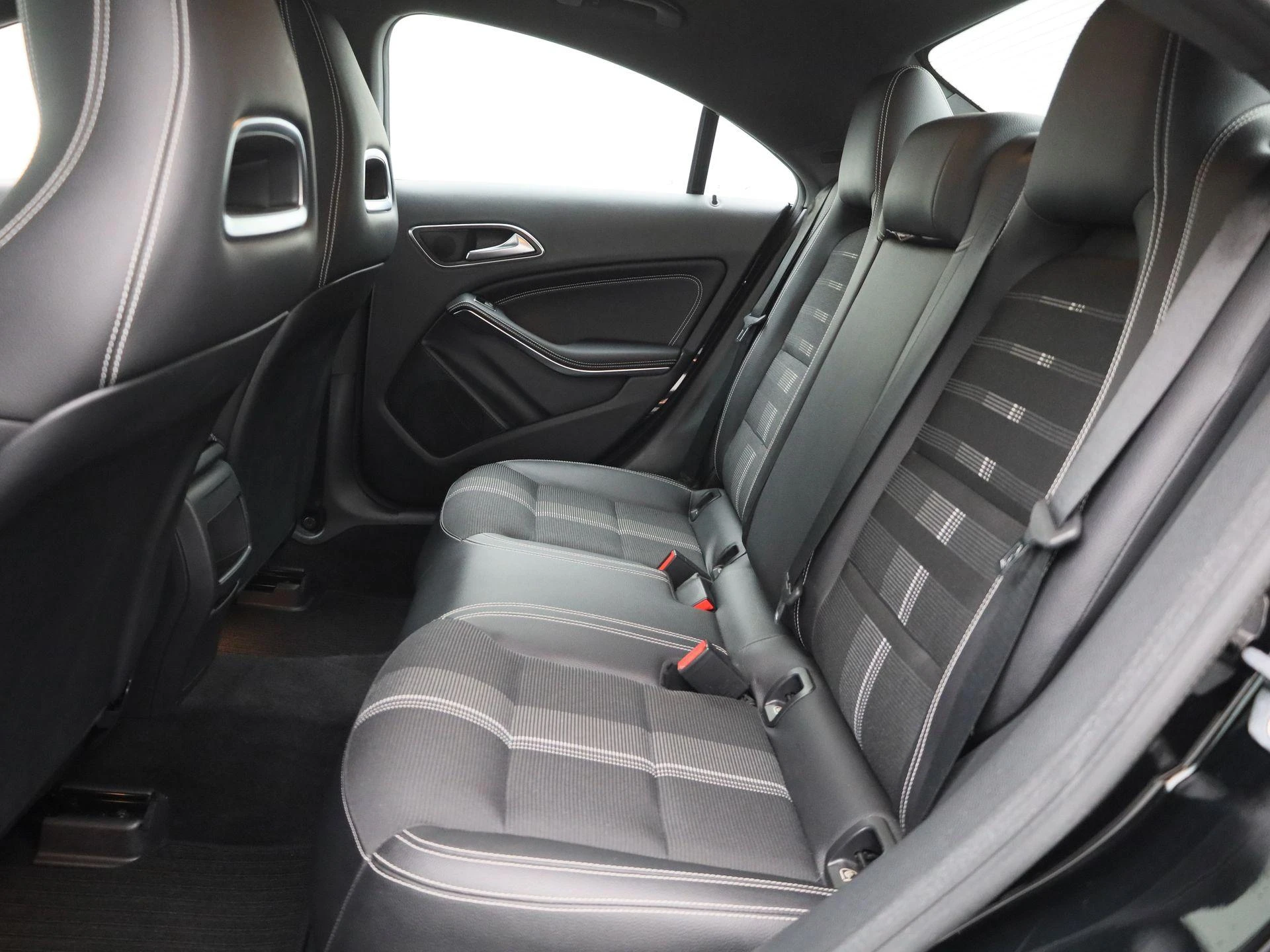 Mercedes-Benz-CLA-image-11