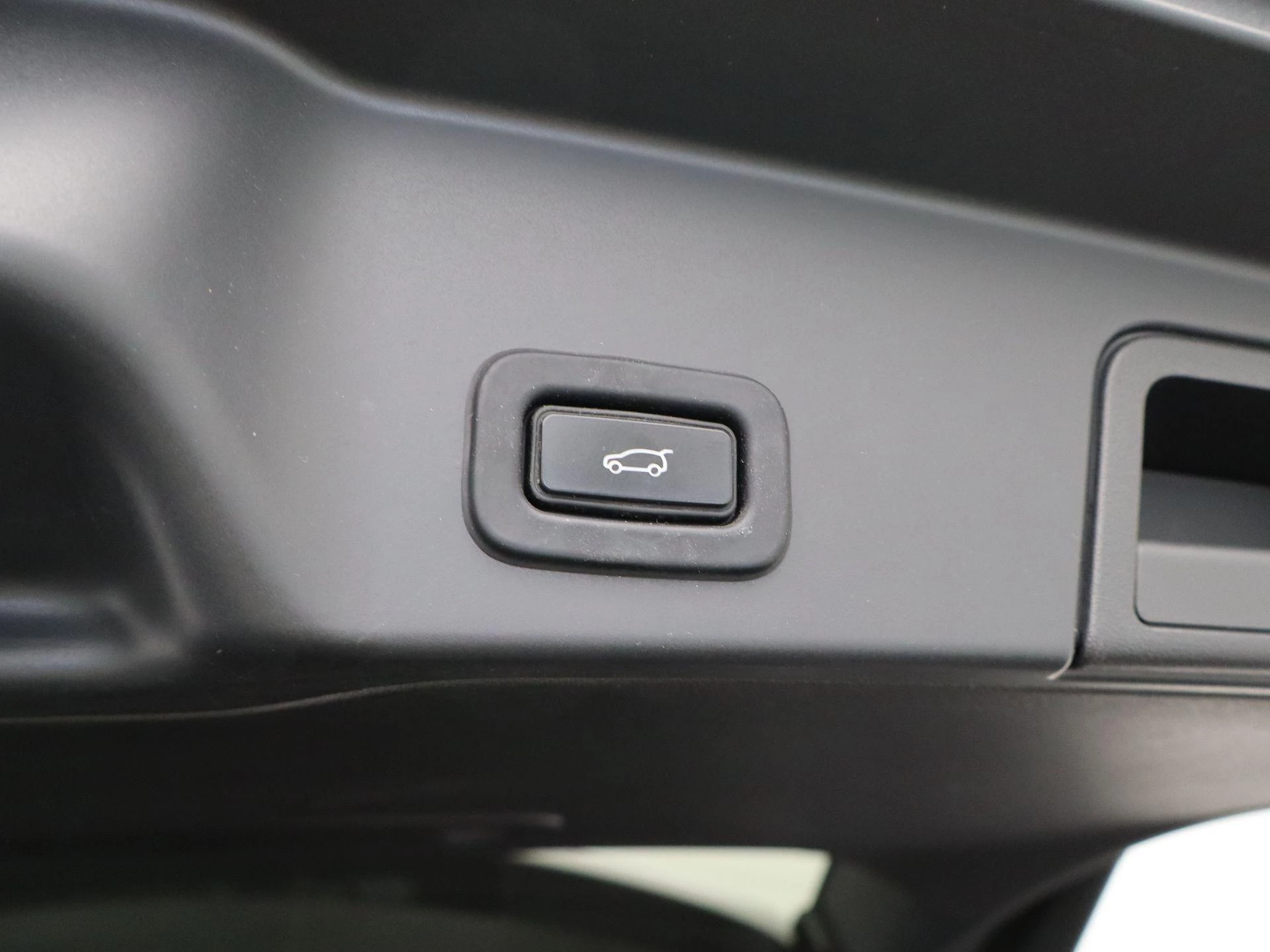 Land Rover-Range Rover Evoque-image-31