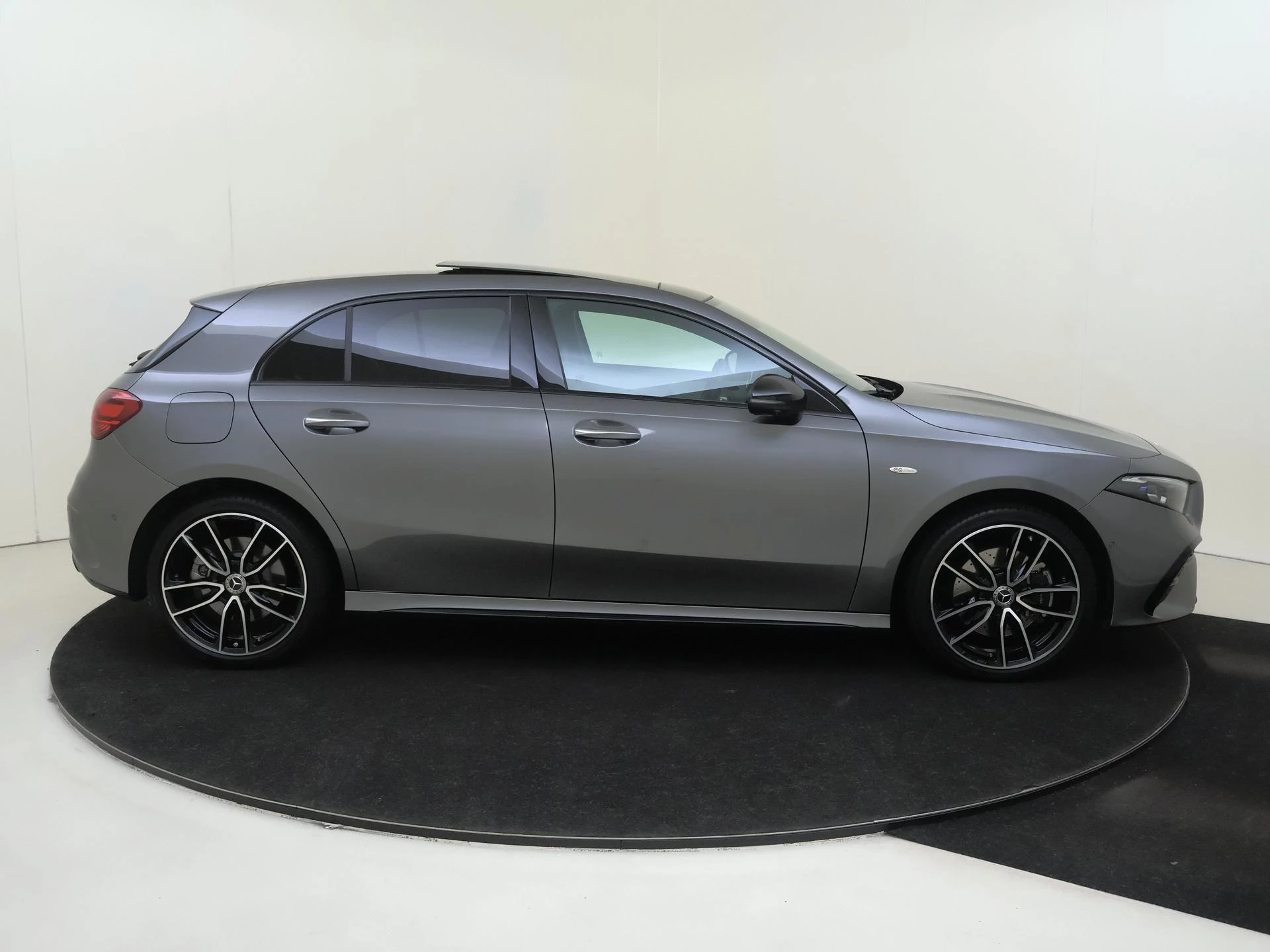 Mercedes-Benz A-Klasse 250 e Business Solution AMG
