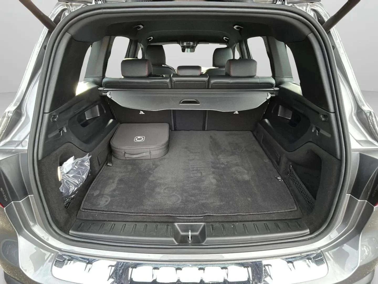 Mercedes-Benz-EQB-image-19