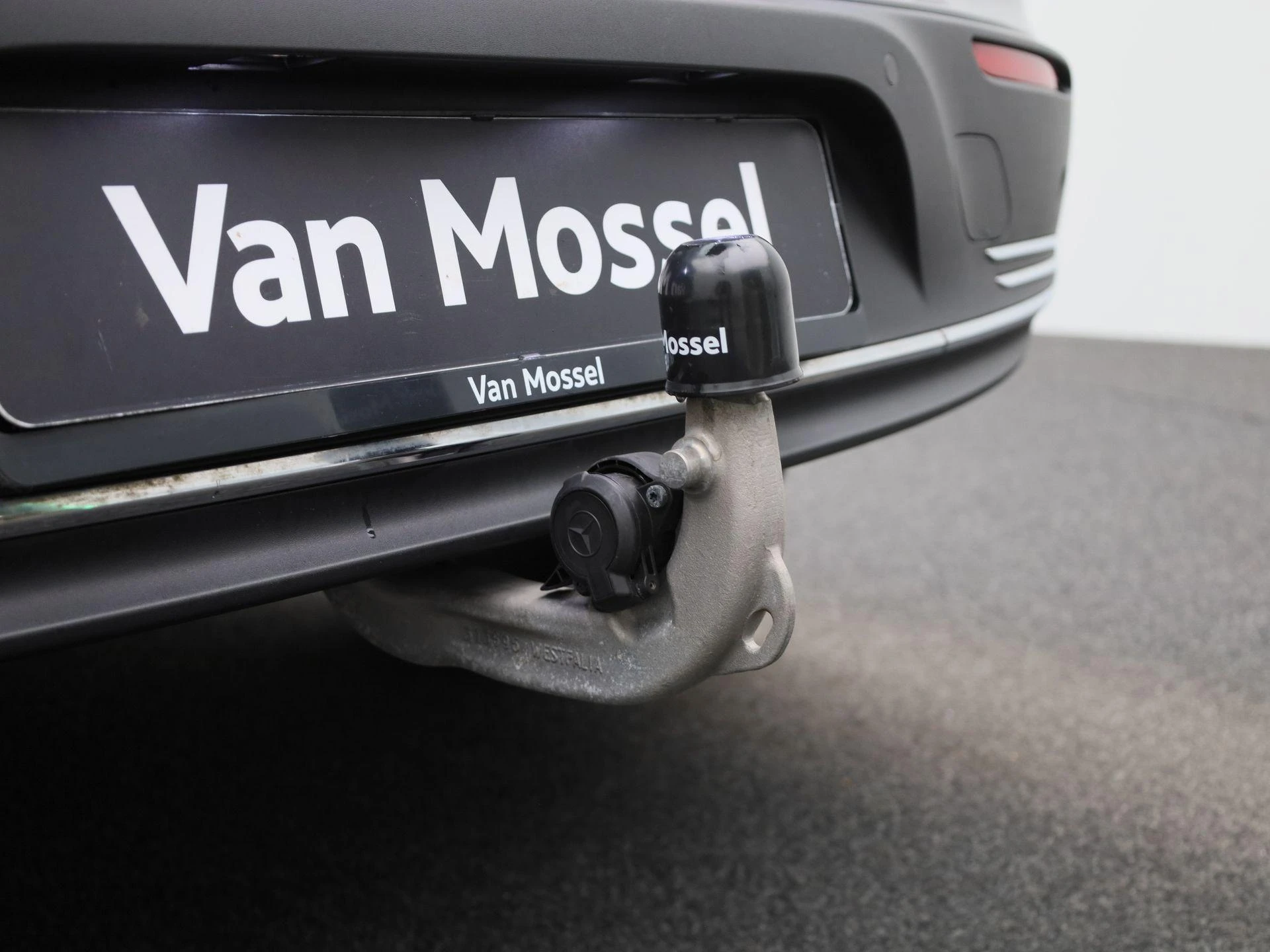 Mercedes-Benz-EQA-image-17