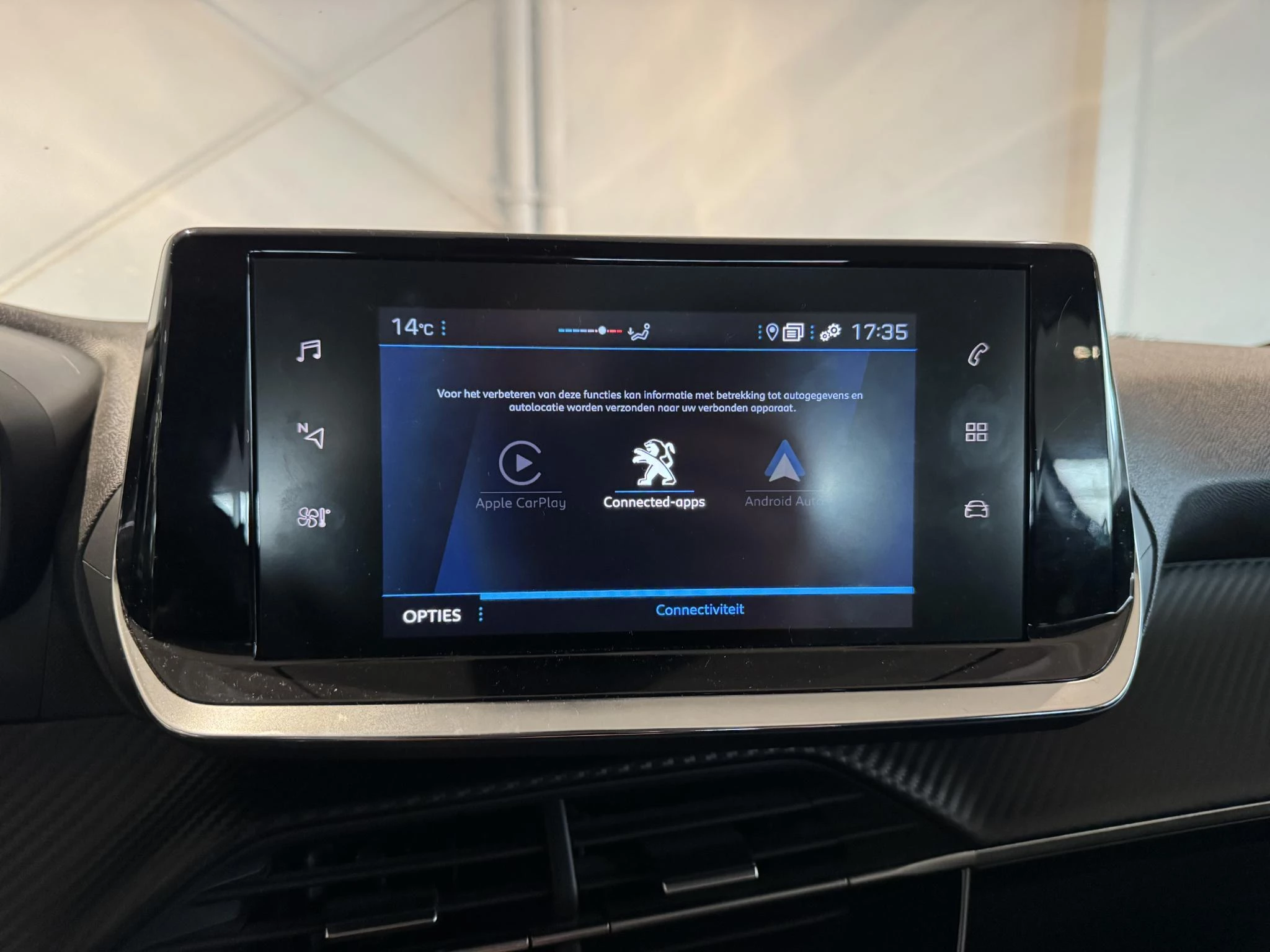 Peugeot-208-image-19