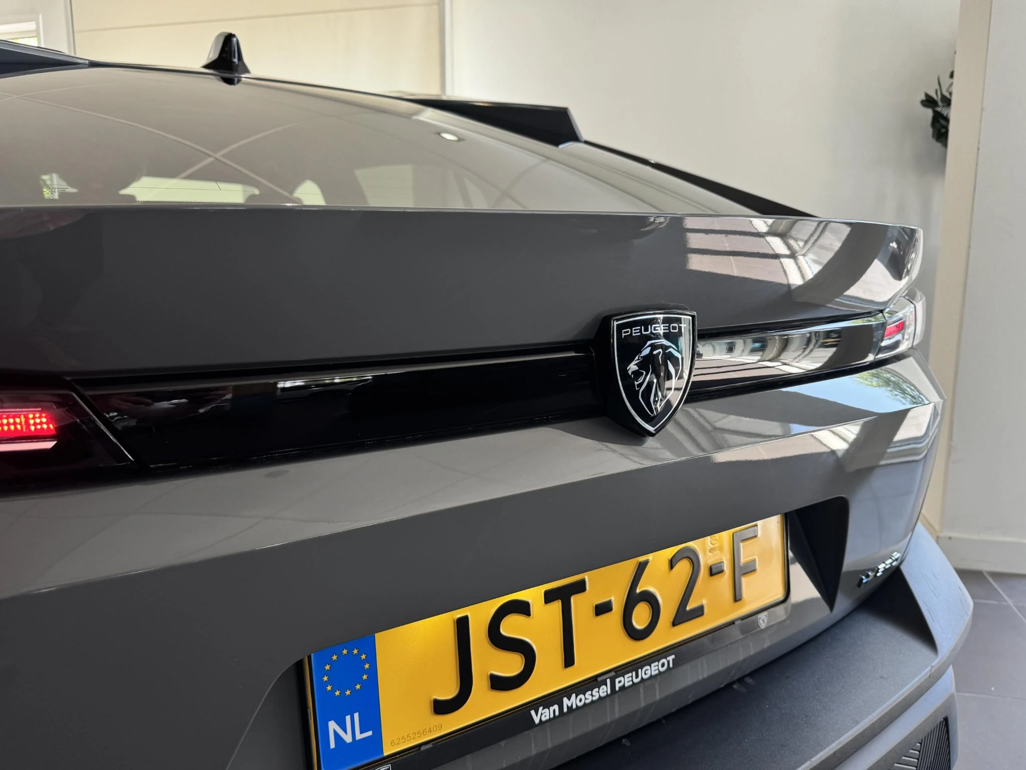 Peugeot-408-image-38