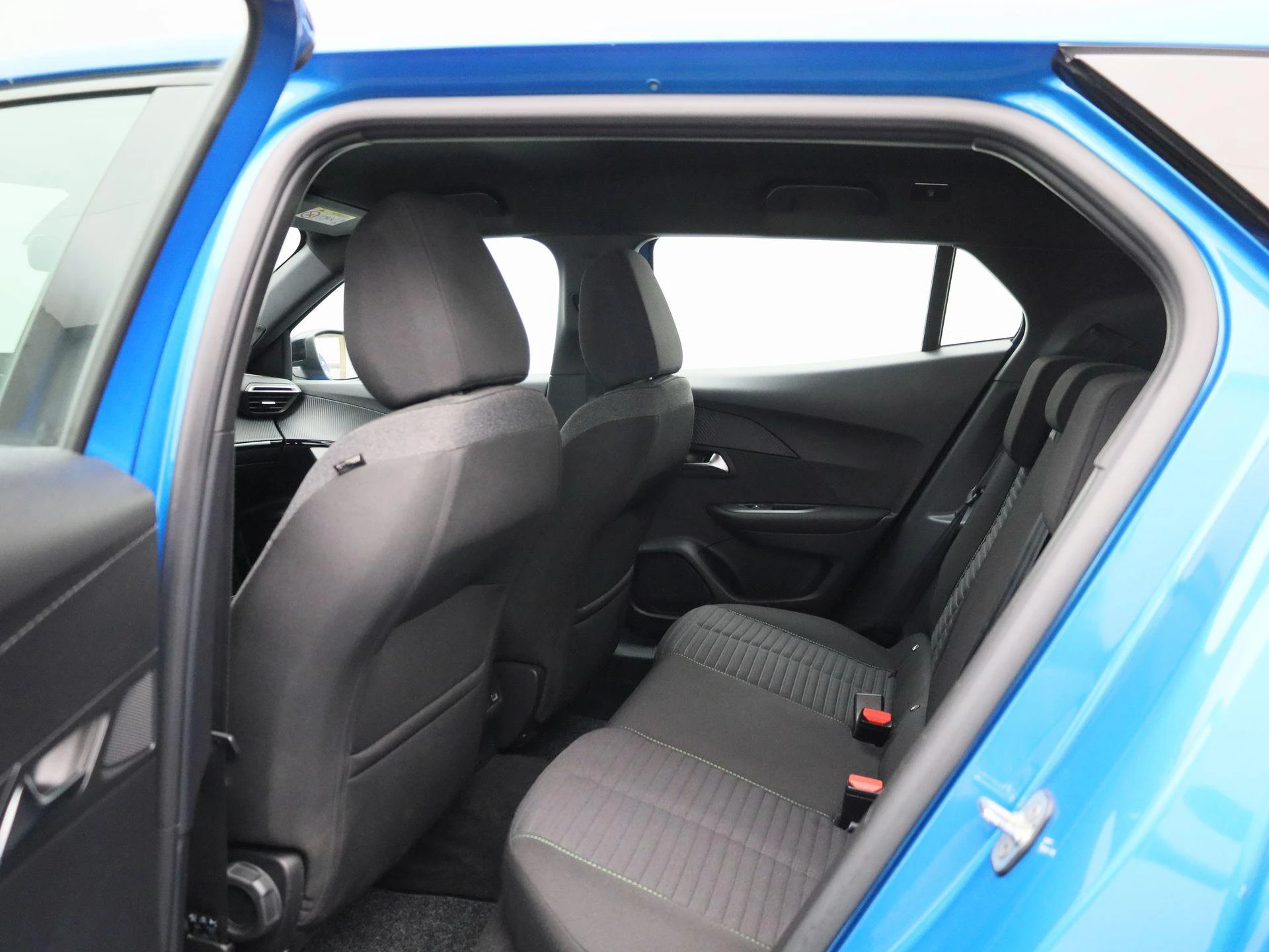 Peugeot-e-2008-image-9