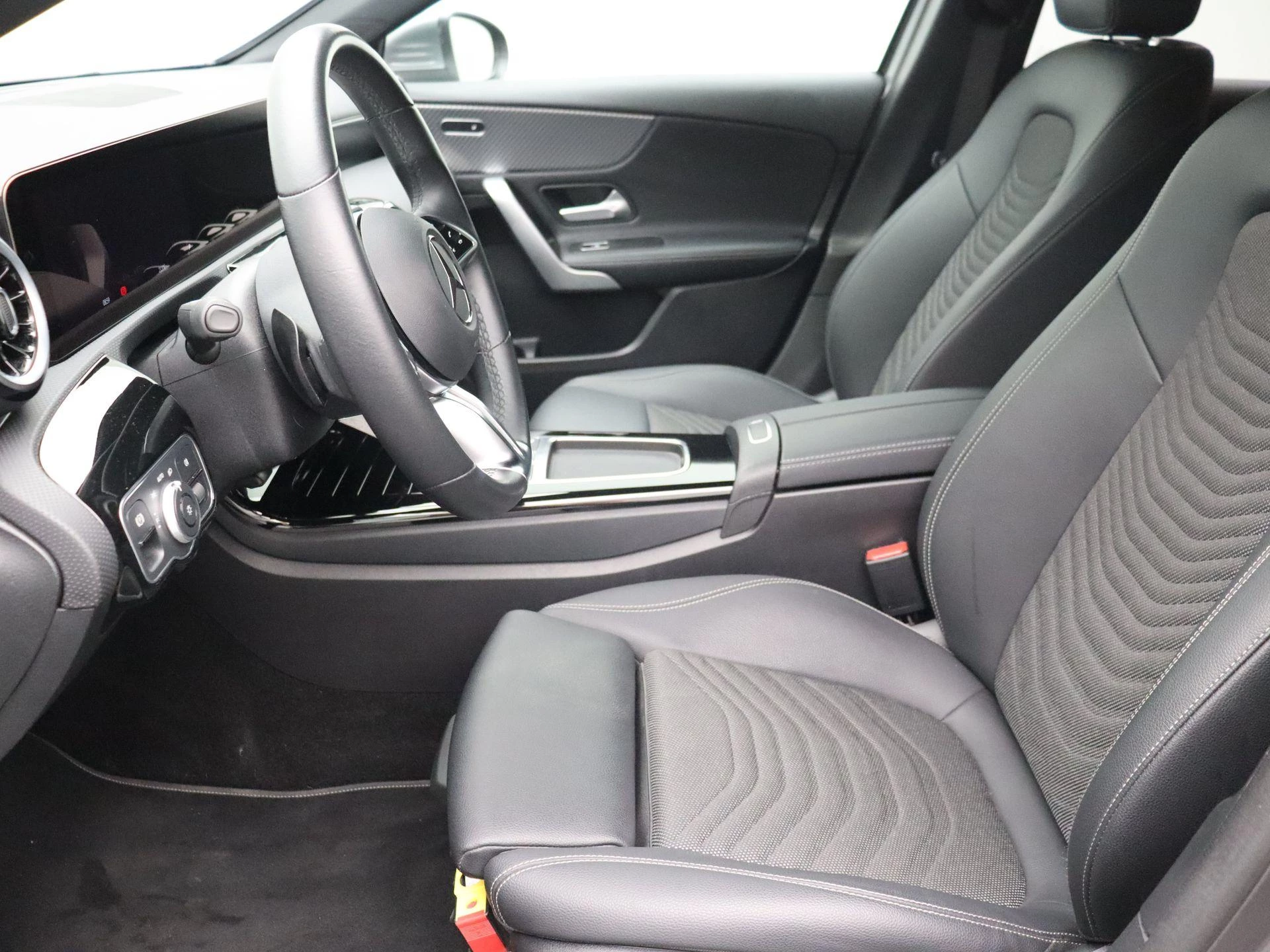 Mercedes-Benz Classe A 250 e Business Line + CARPLAY + LED + CAMERA +