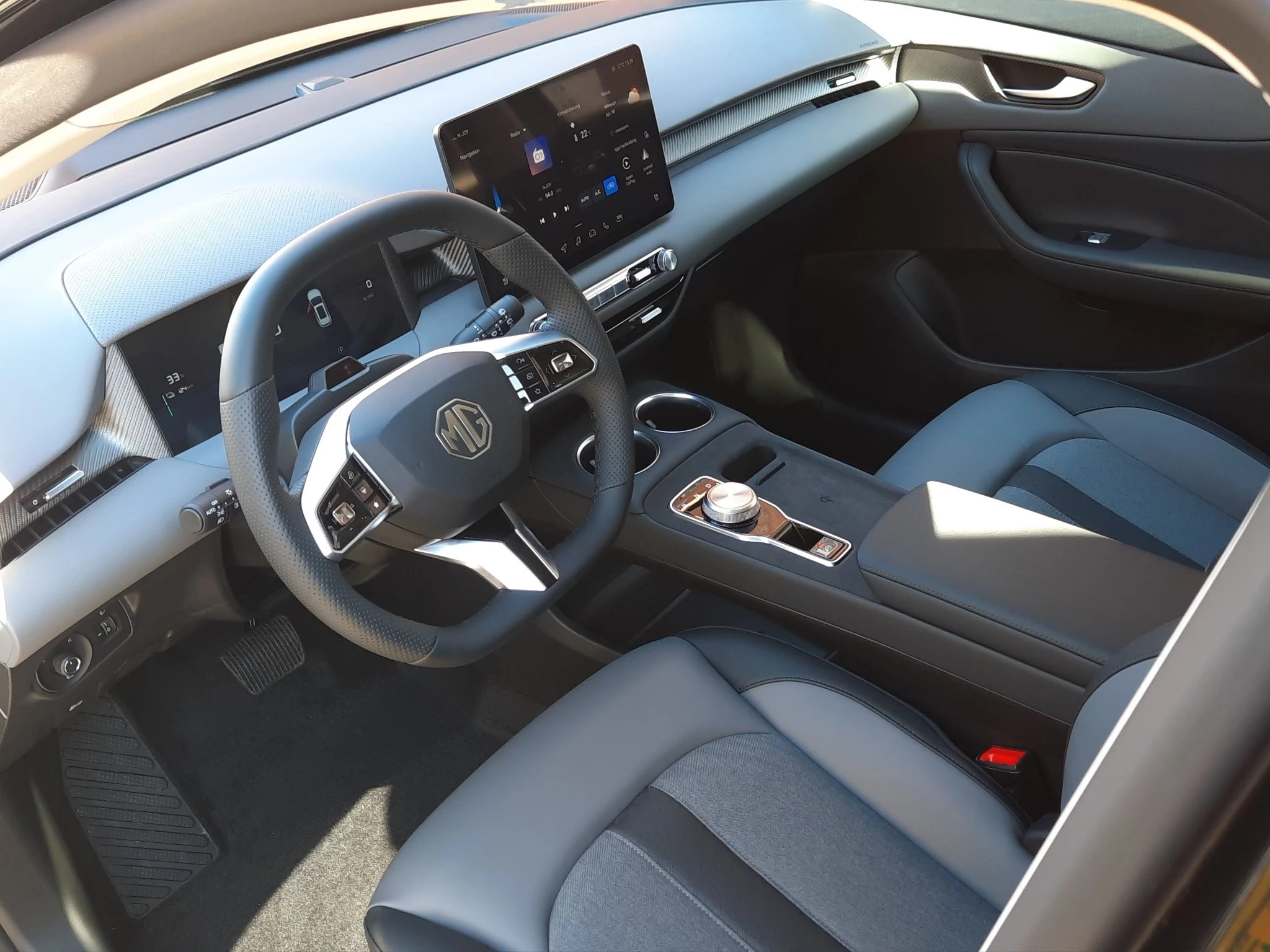 MG S5 Luxury 64 kWh Long Range Sports Utility Vehicle. 170 kW. 5-türig