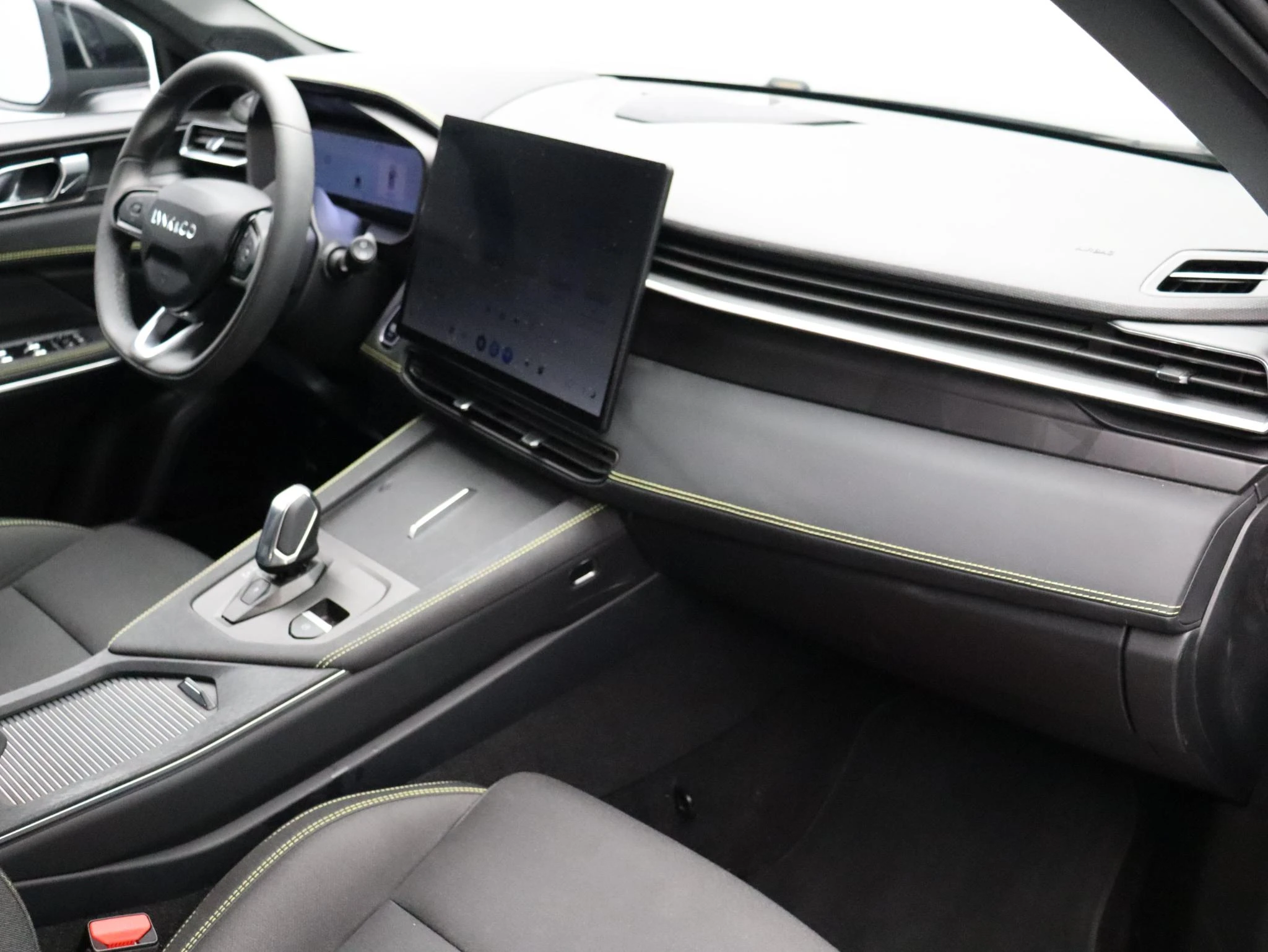 Lynk & Co-01-image-13