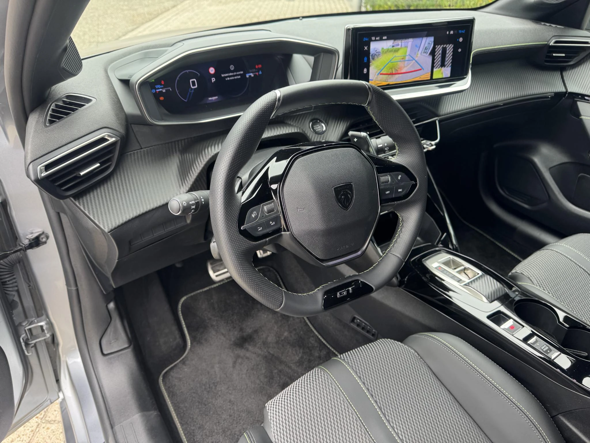 Peugeot-208-image-18