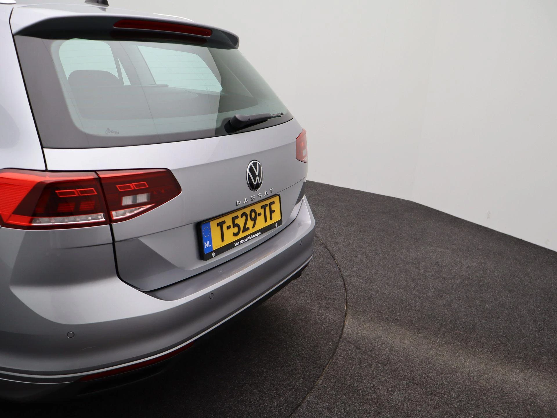 Volkswagen-Passat-image-35