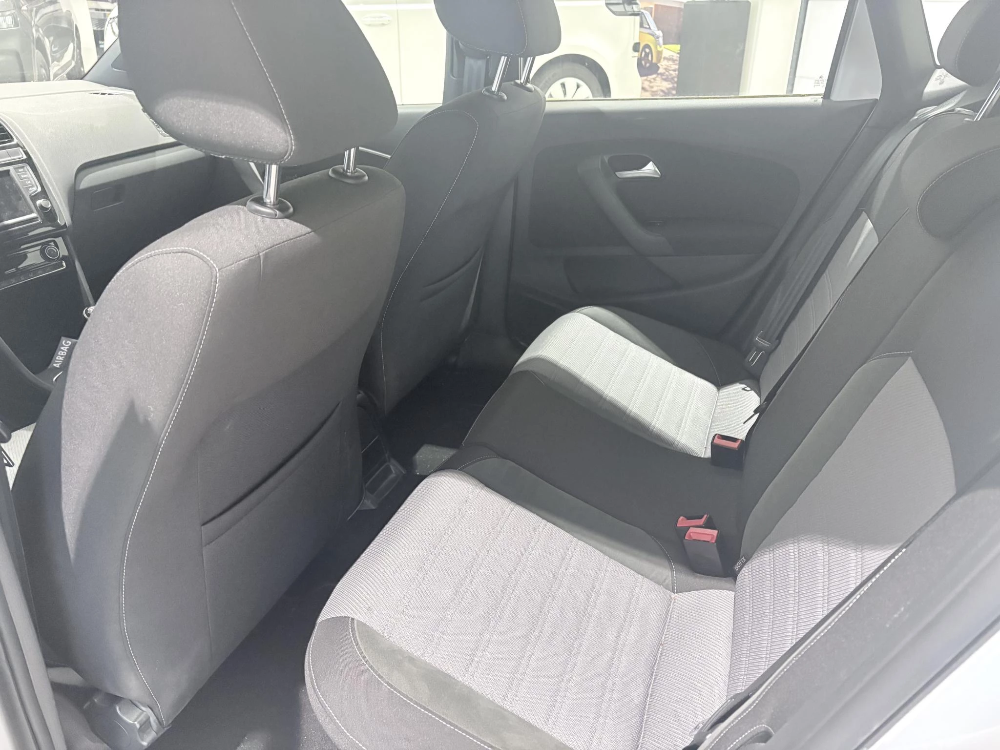 Volkswagen-Polo-image-9