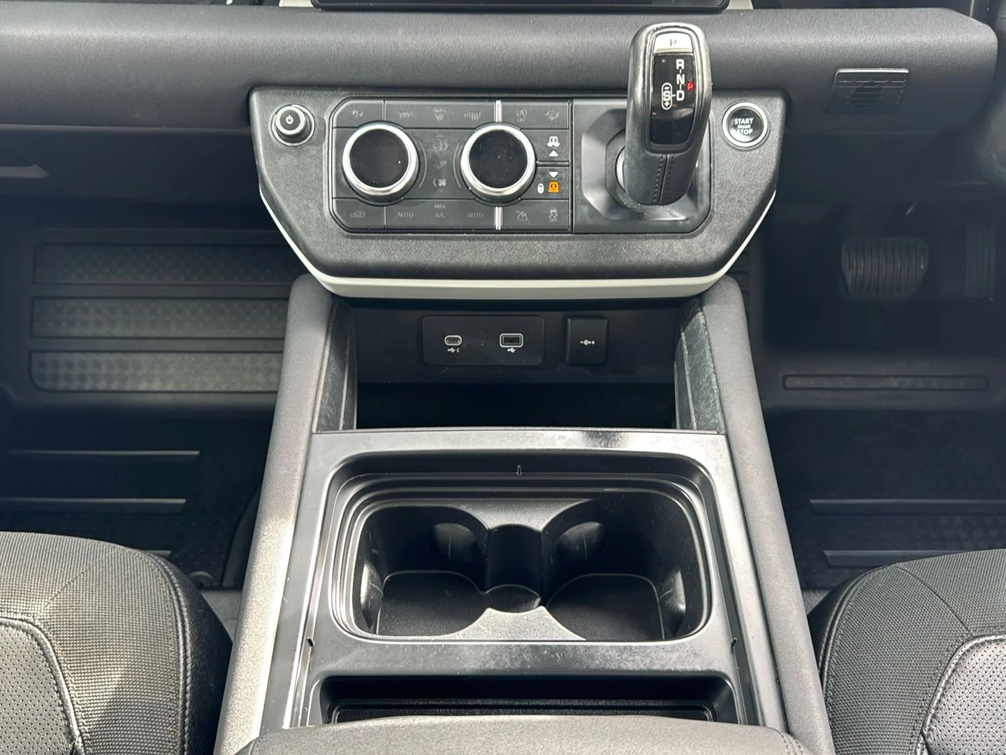 Land Rover-Defender-image-11