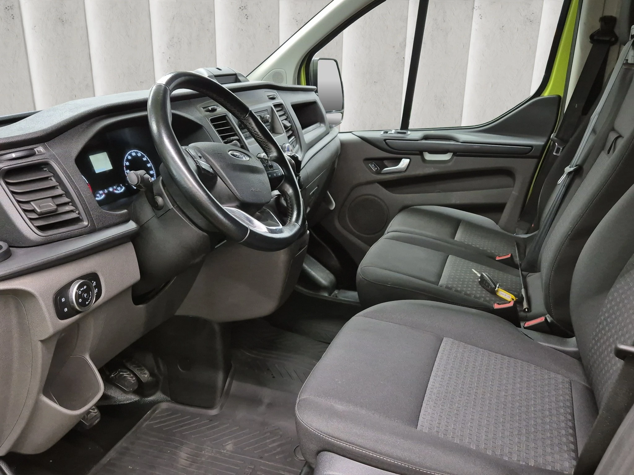 Ford-Transit Custom-image-9