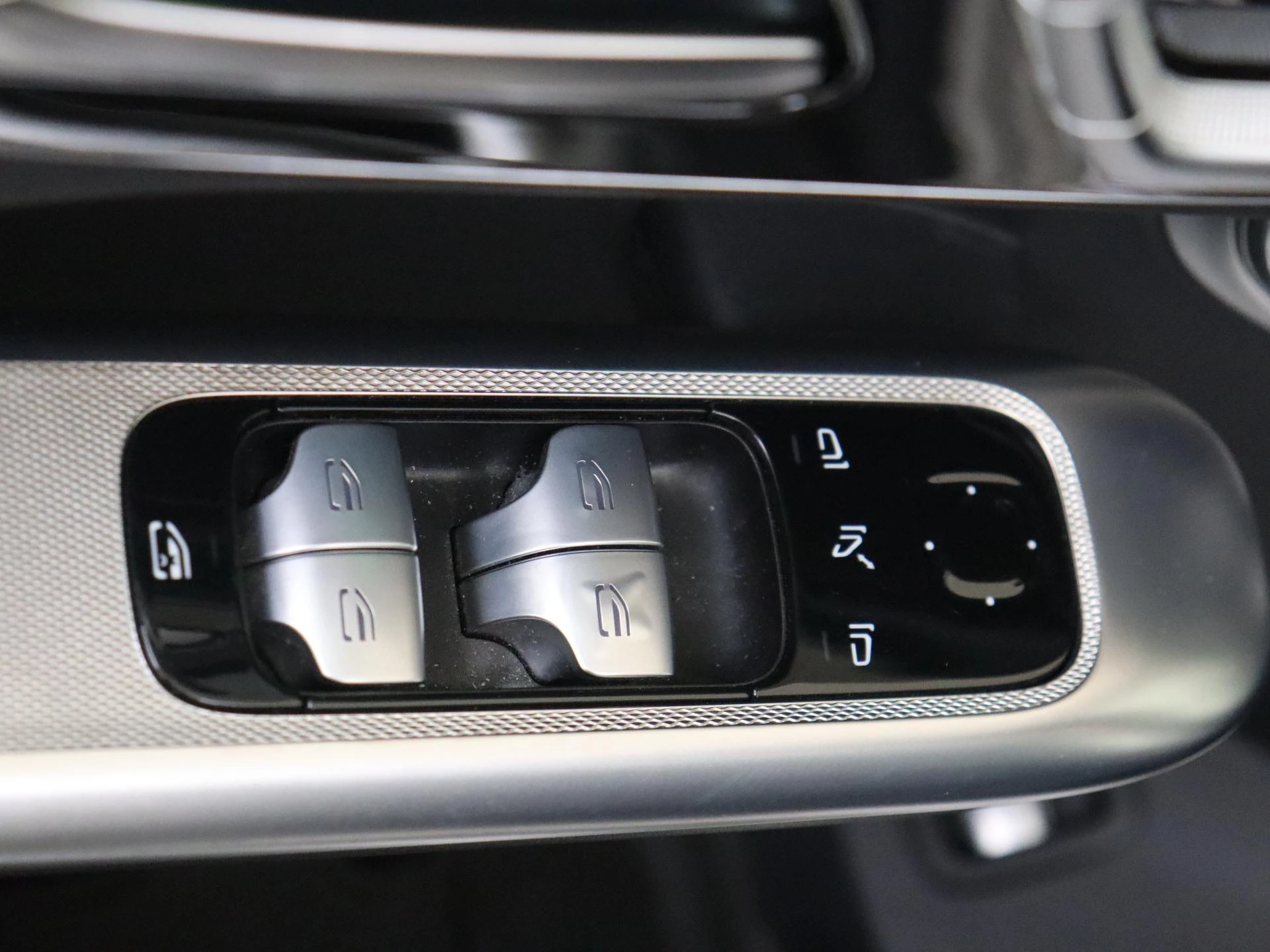 Mercedes-Benz-GLC-image-25