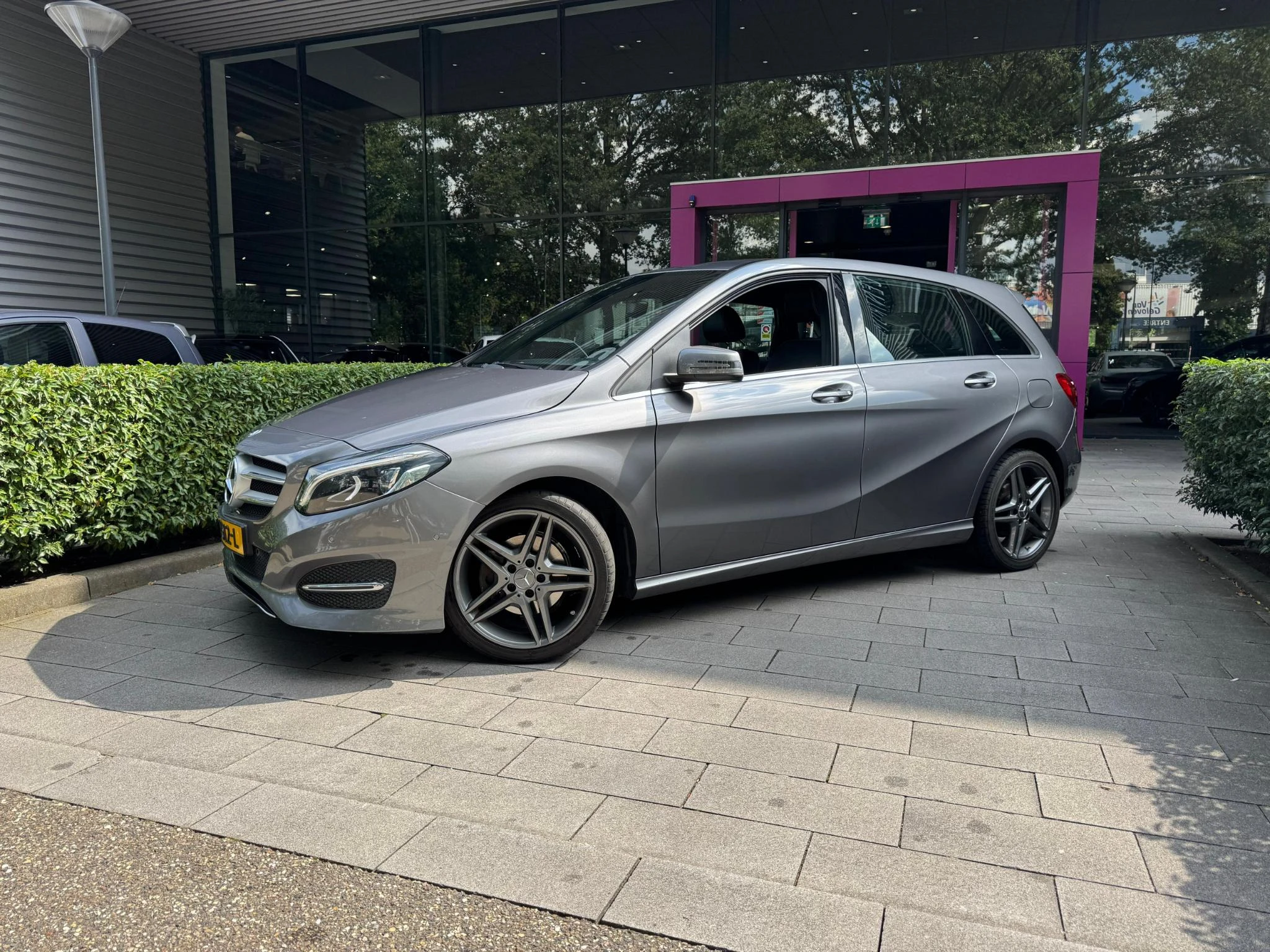 Mercedes-Benz-B-Klasse-image-1