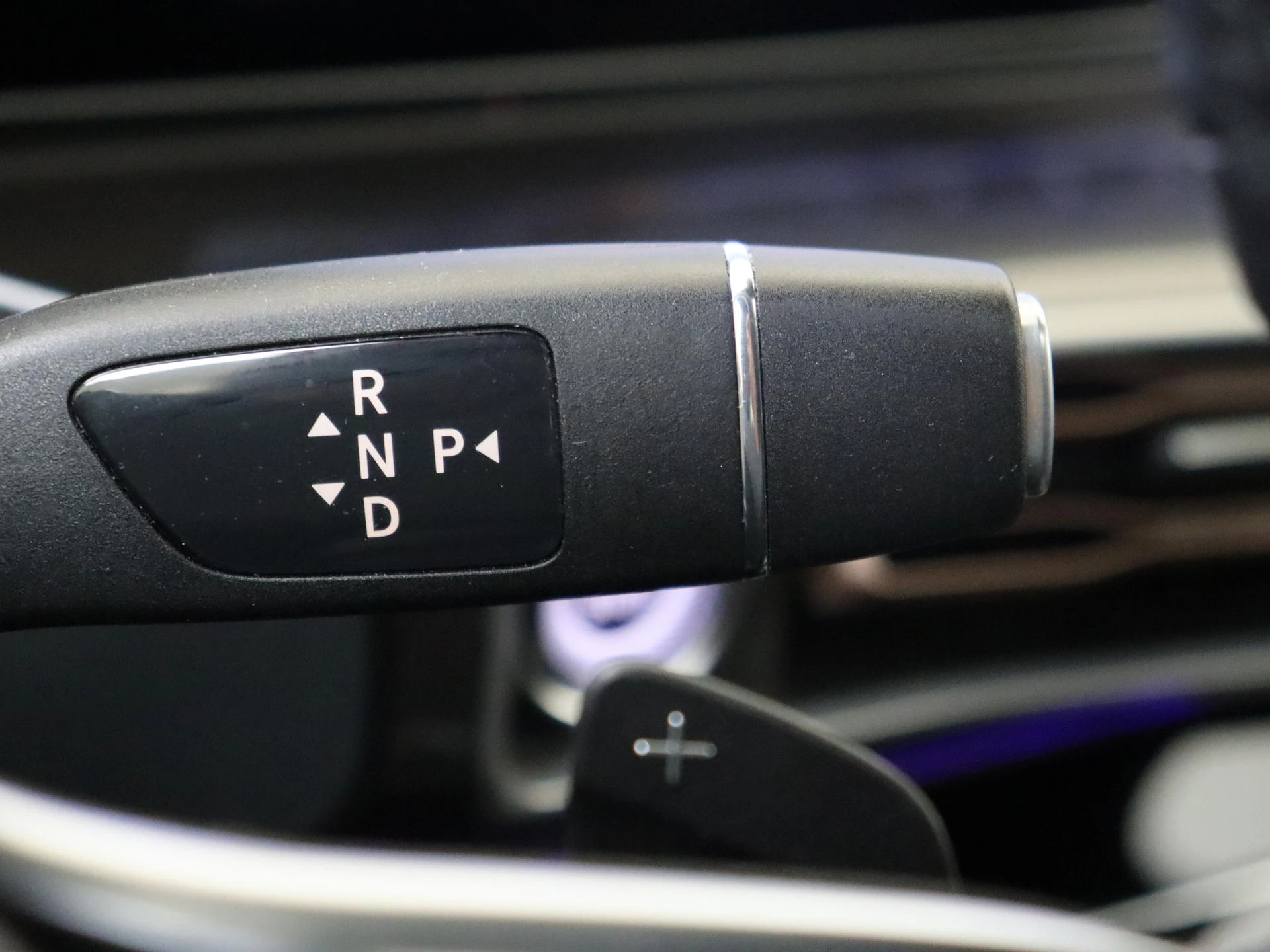 Mercedes-Benz-EQC-image-13