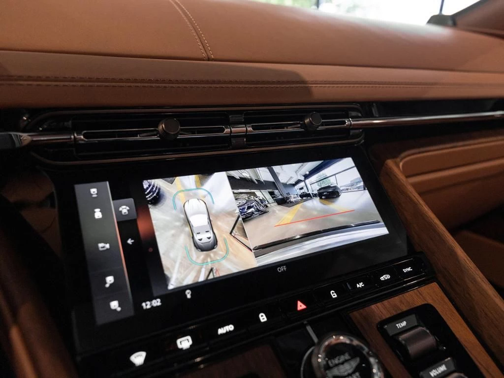 Aston Martin DB12 Volante Aston Martin Hamburg