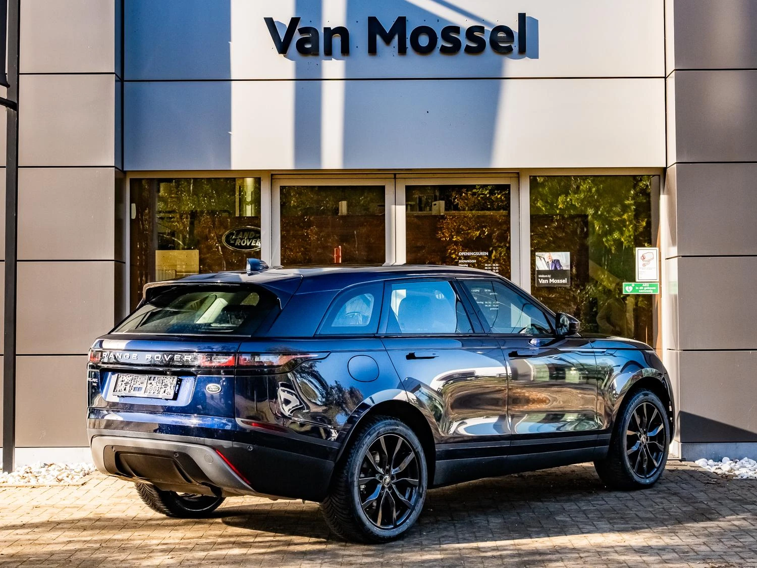 Land Rover-Range Rover Velar-image-5