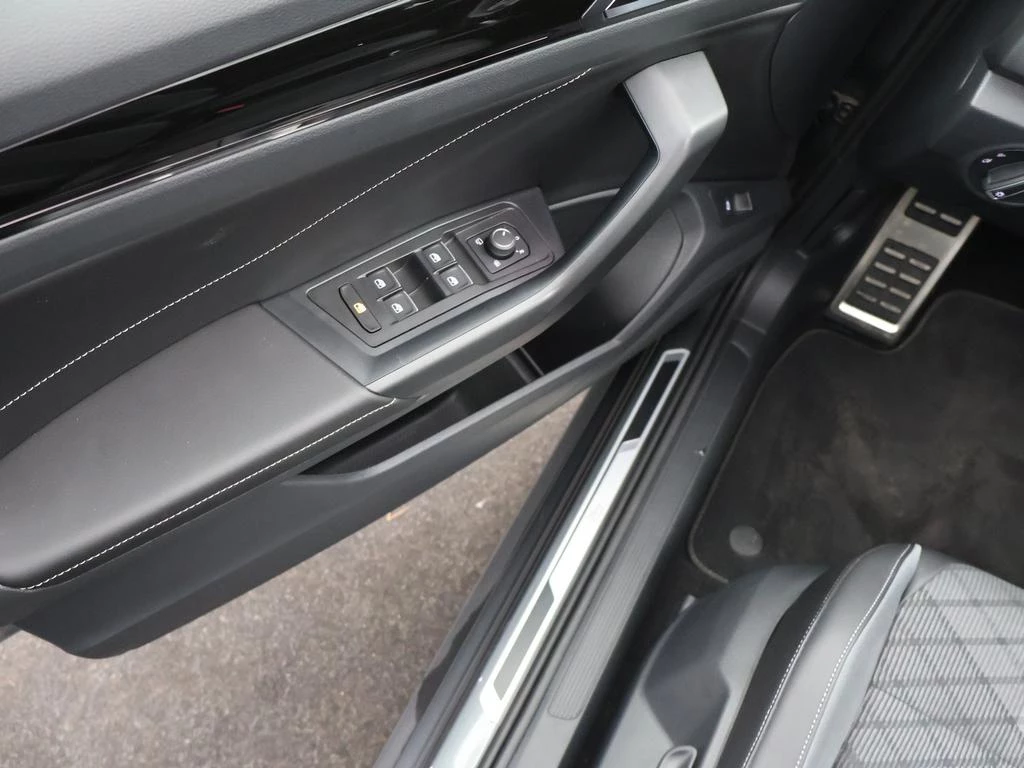 Volkswagen T-Roc T-Roc R-Line Business 1.5TSI 150PK *AUTOMAAT*PANODAK*SPORTZETELS*CAMERA*PDC*ACC*NAVI*...*