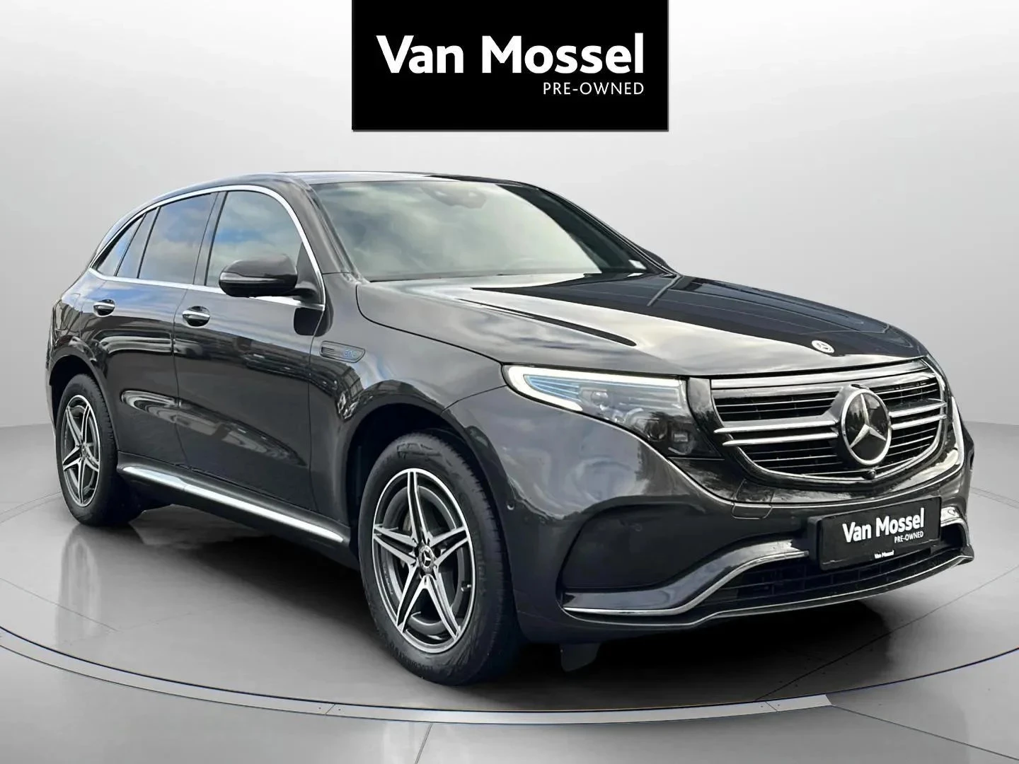 Mercedes-Benz-EQC-image-2