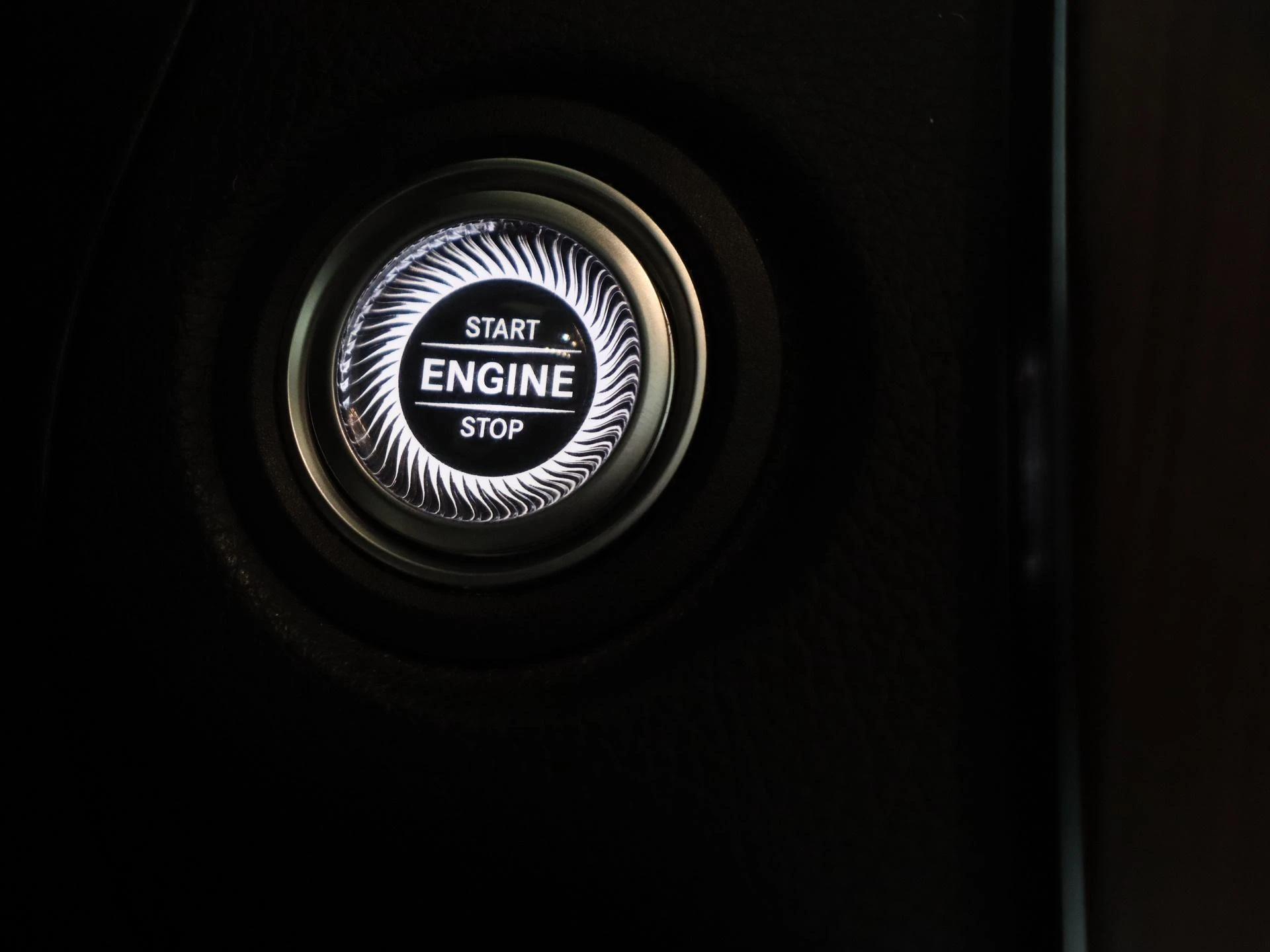 Mercedes-Benz-GLC-image-21