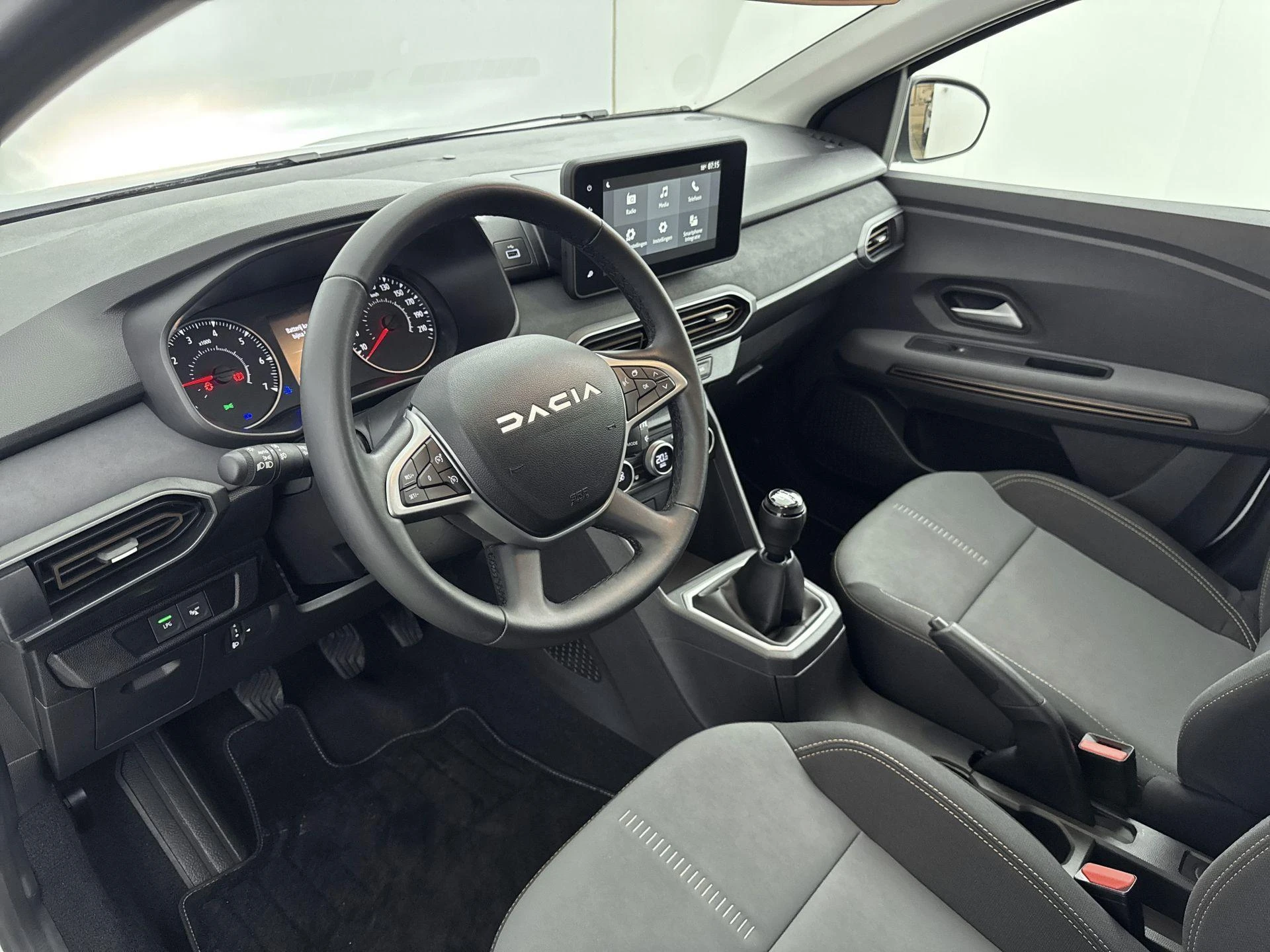 Dacia-Sandero Stepway-image-7