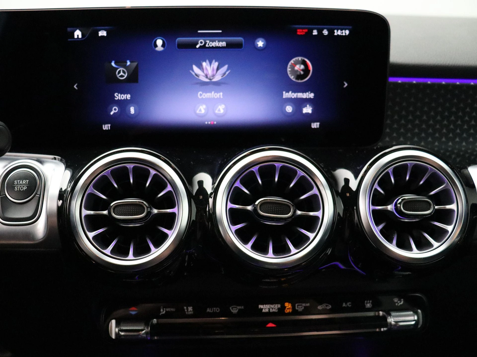 Mercedes-Benz-EQB-image-15