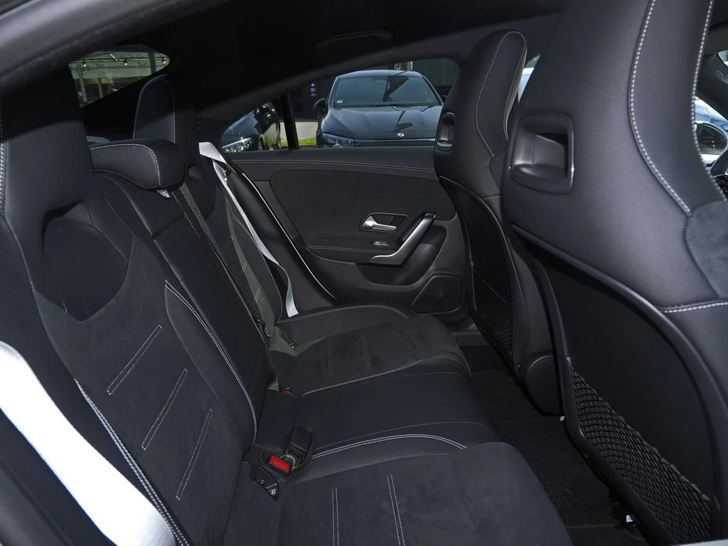Mercedes-Benz-CLA 200-image-14