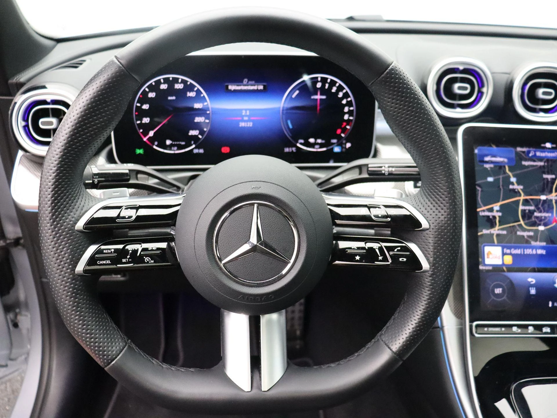 Mercedes-Benz-C-Klasse-image-18