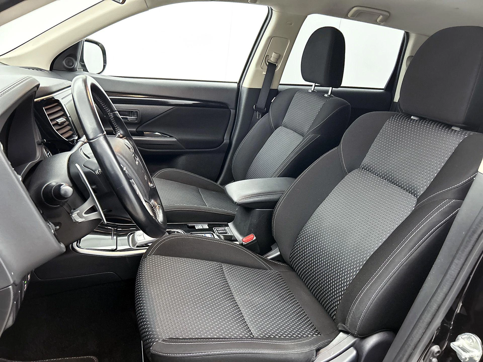 Mitsubishi-Outlander-image-36