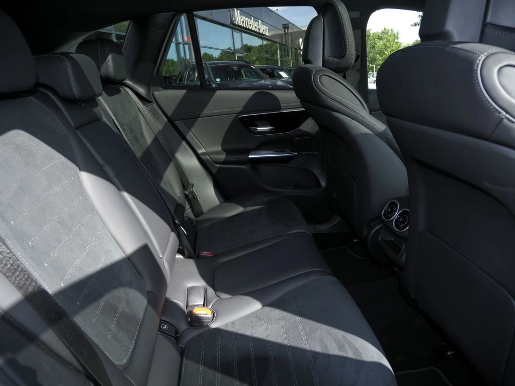 Mercedes-Benz-GLC 220 d-image-13