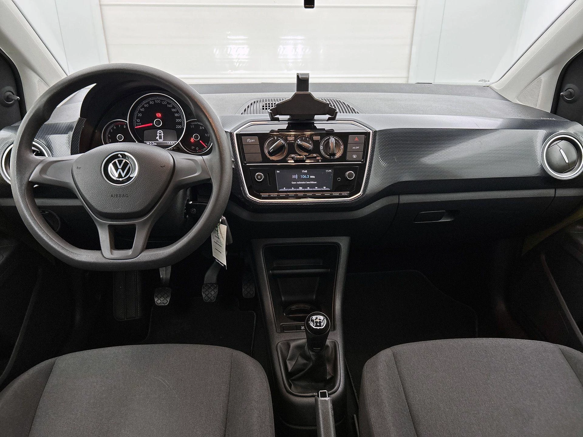 Volkswagen-up!-image-21