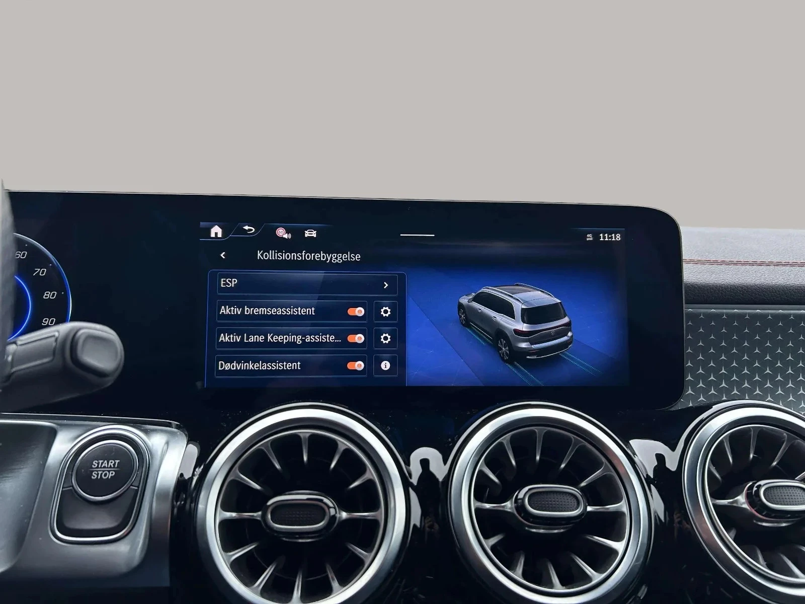 Mercedes-Benz-EQB-image-19