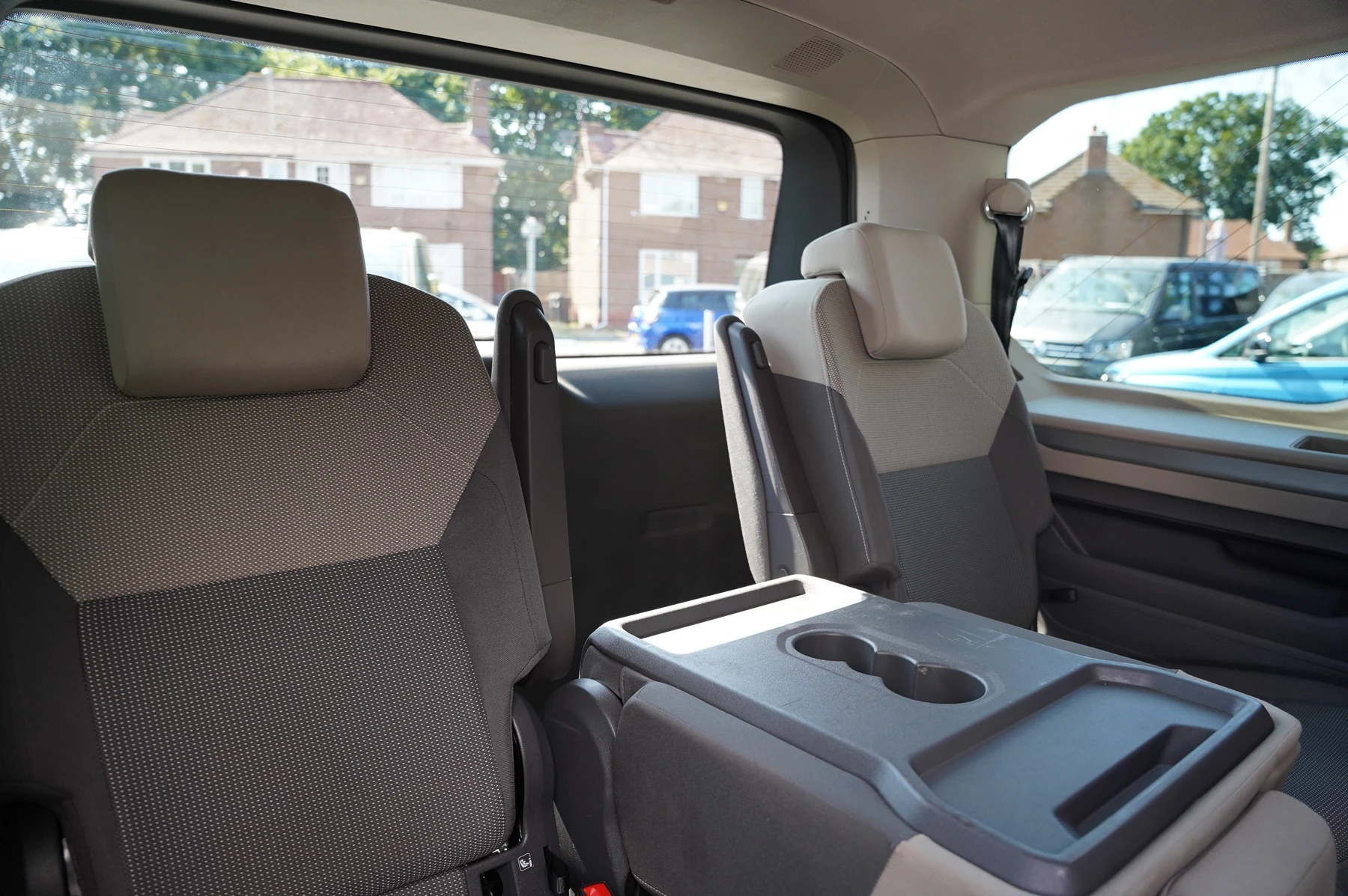 Volkswagen-Multivan-image-10