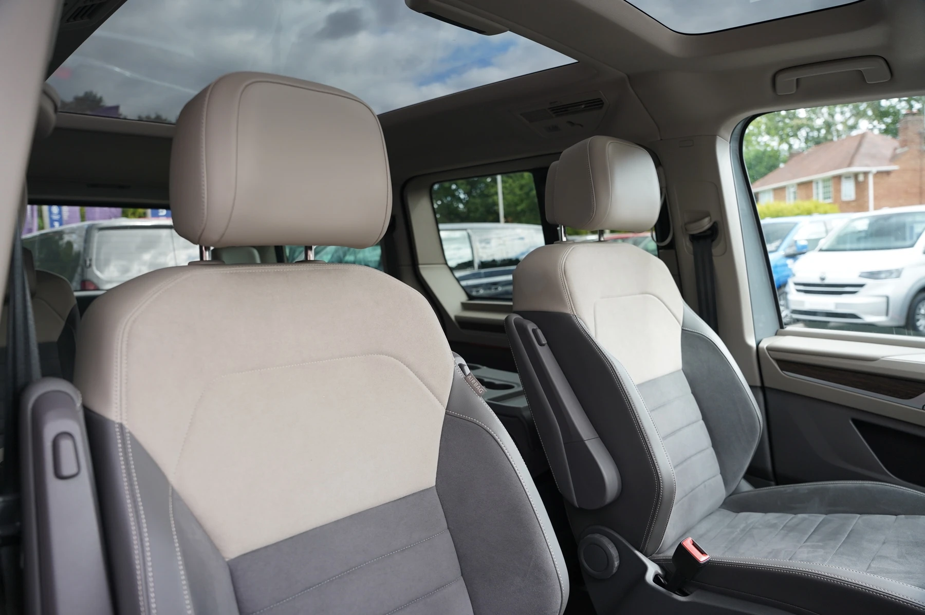 Volkswagen-Multivan-image-8