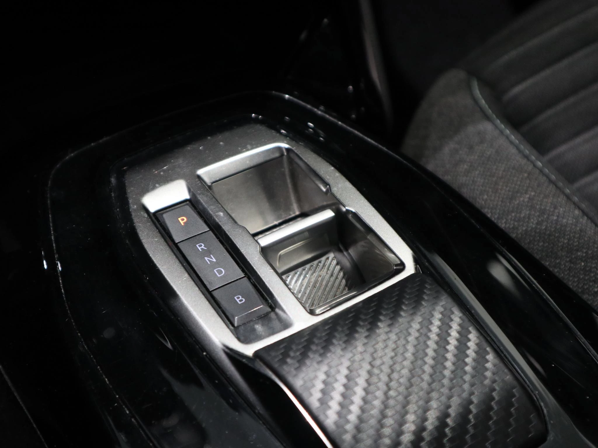 Peugeot-e-2008-image-15