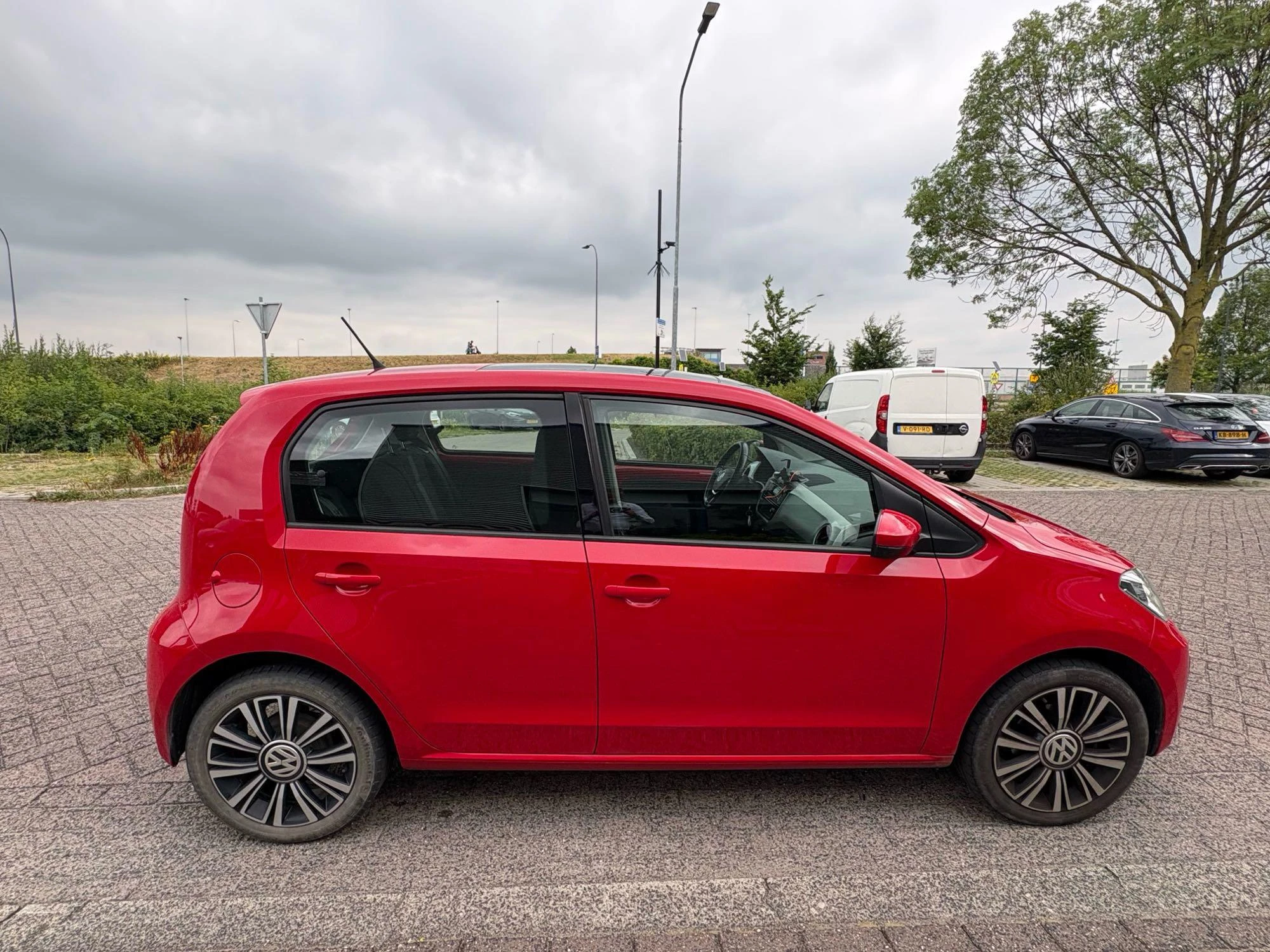 Volkswagen-up!-image-10