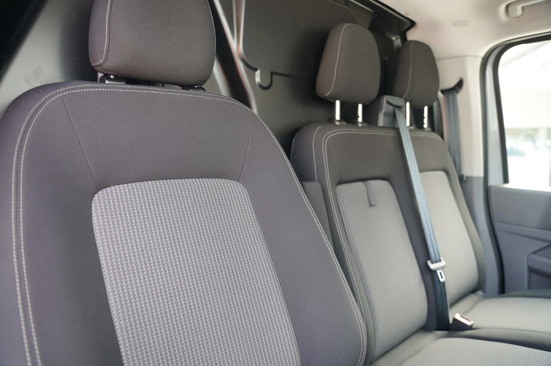 Volkswagen-Transporter-image-8