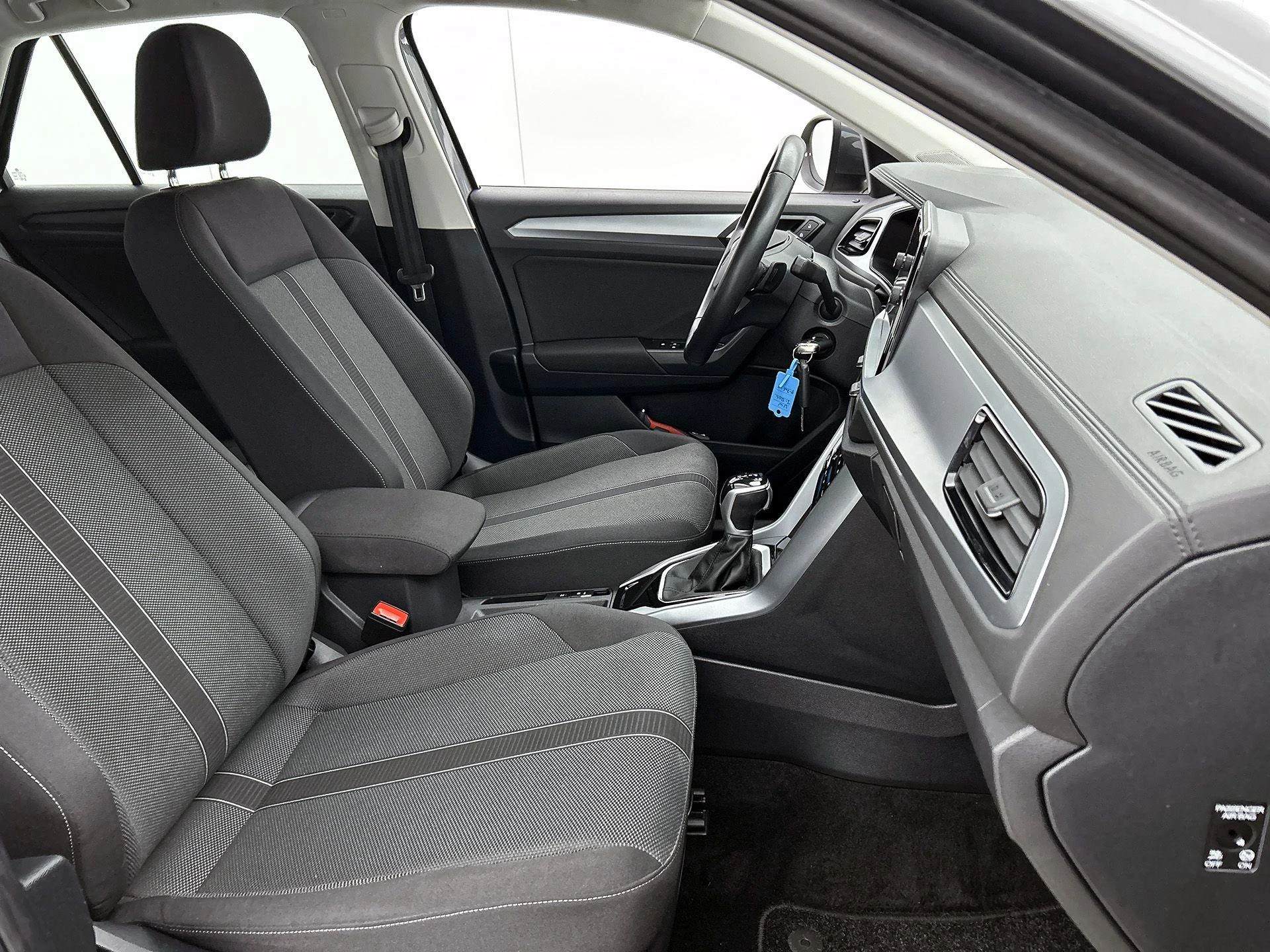 Volkswagen-T-Roc-image-37